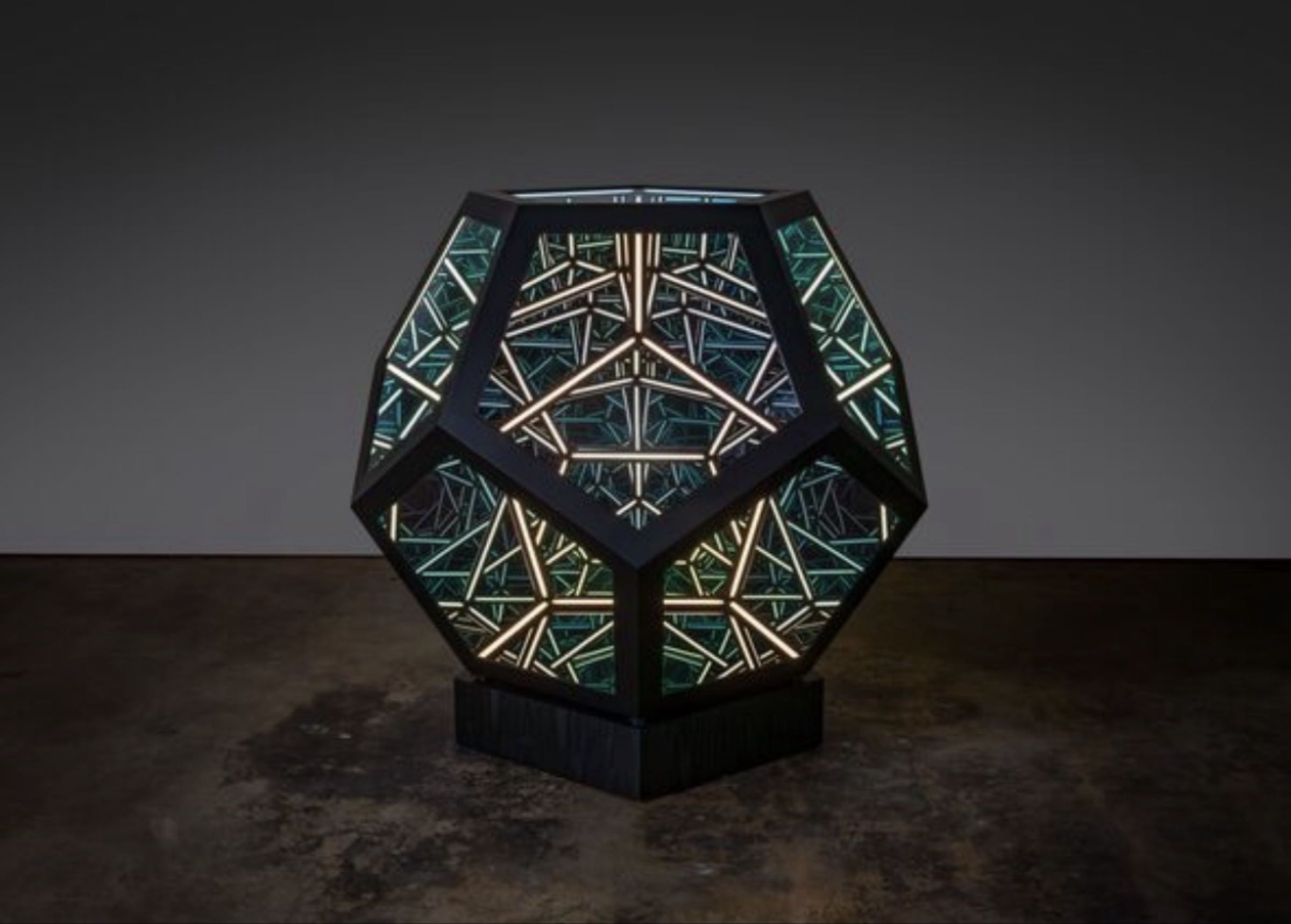 Dodecahedron 40" (Solar Black)