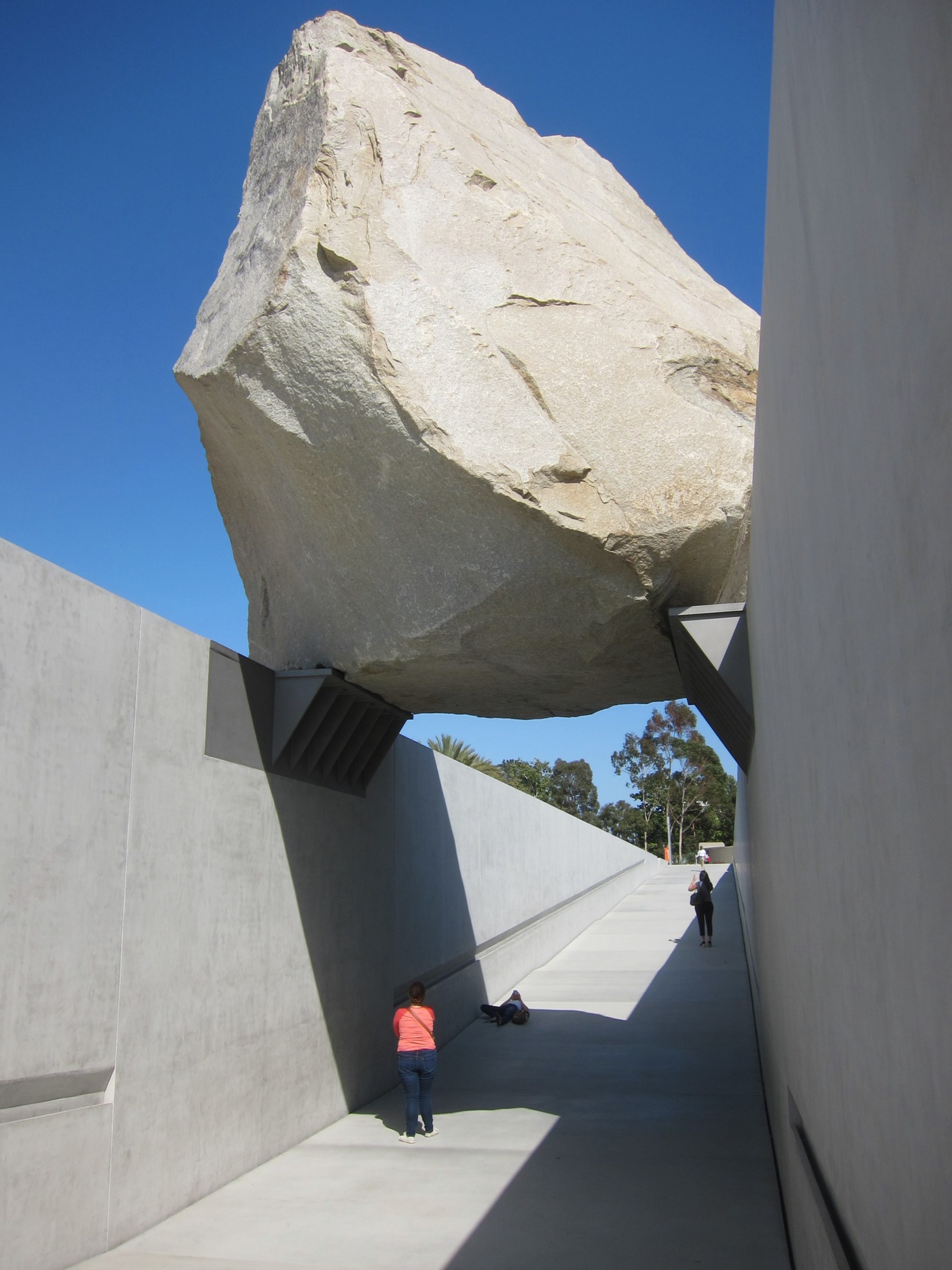 Michael Heizer — Levitated Mass