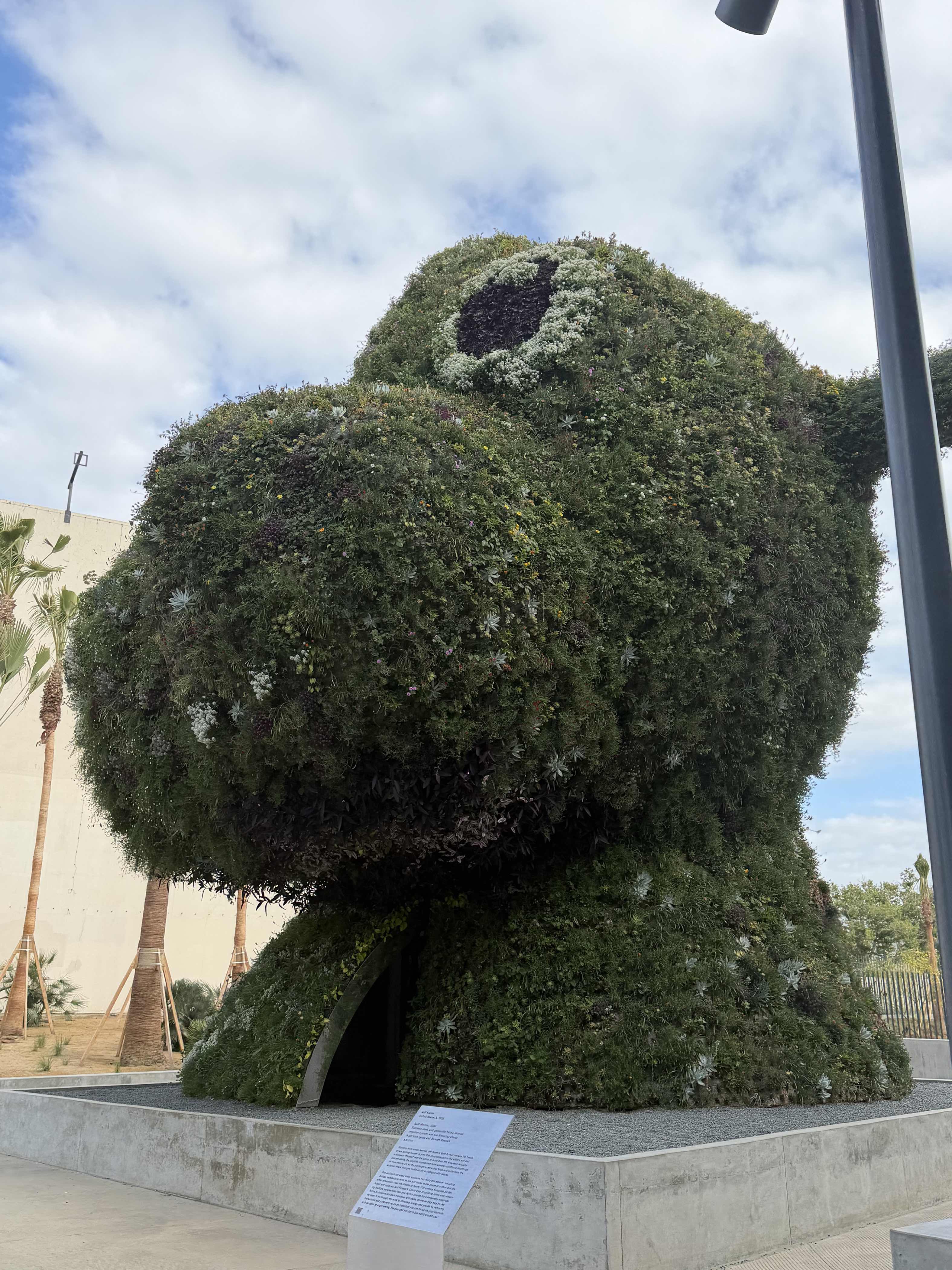 Jeff Koons — Split-Rocker