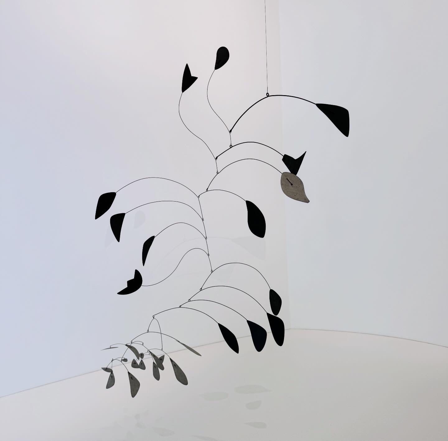 Alexander Calder — Arc of Petals