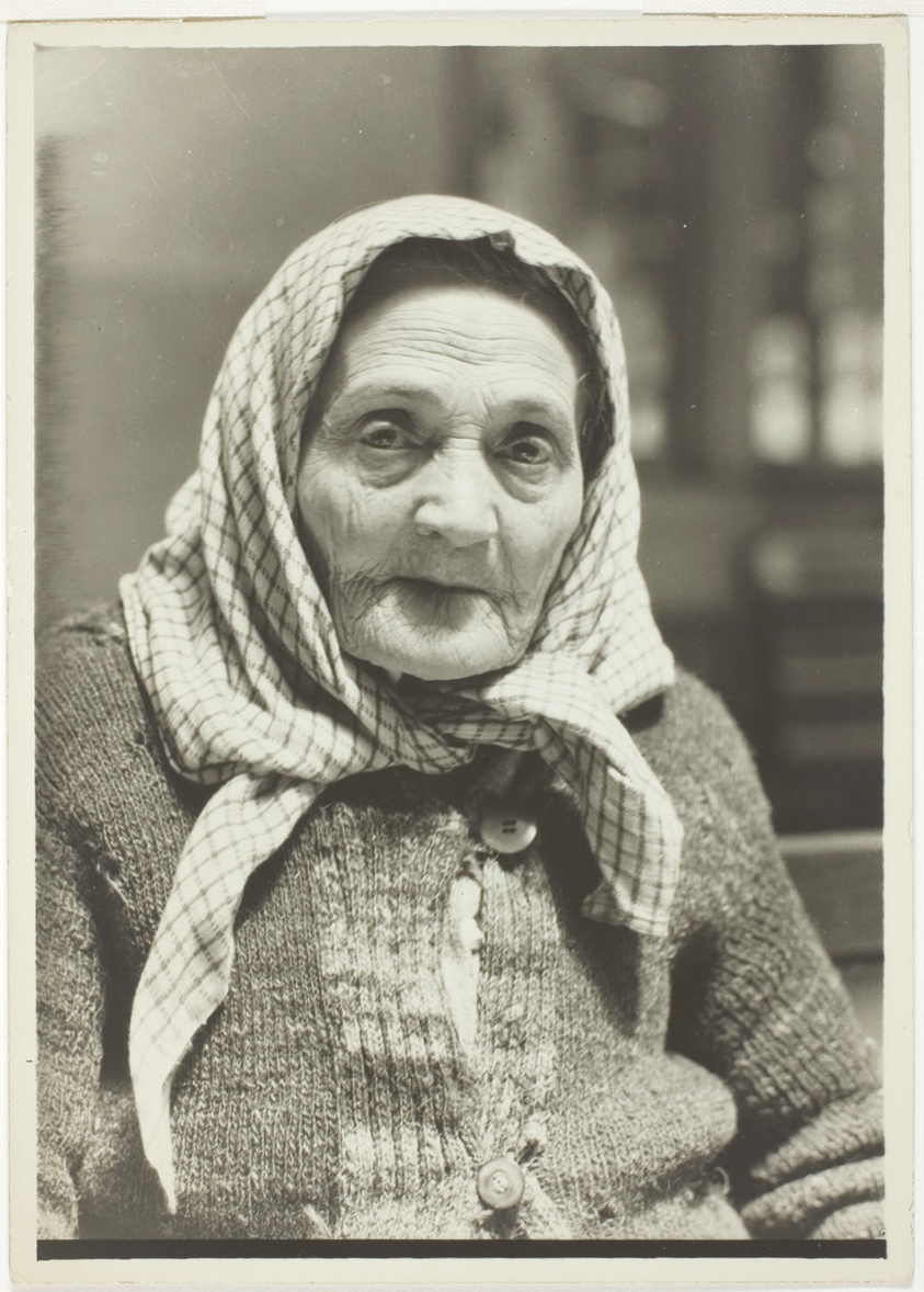Lewis Wickes Hine — Jewish Grandmother, Ellis Island