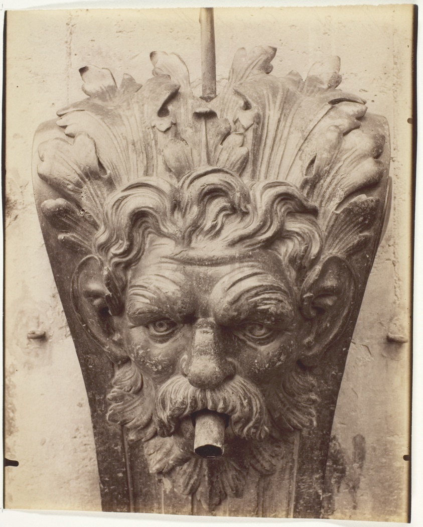 Jean-Eugène-Auguste Atget — Versailles, Cour de Marbre, Fontaine