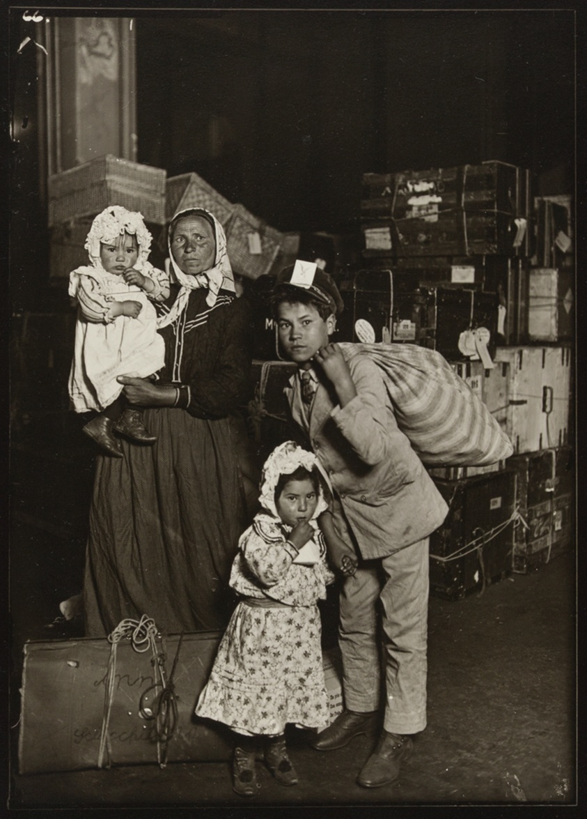 Lewis Wickes Hine — Italian Family Seeking Lost Baggage, Ellis Island