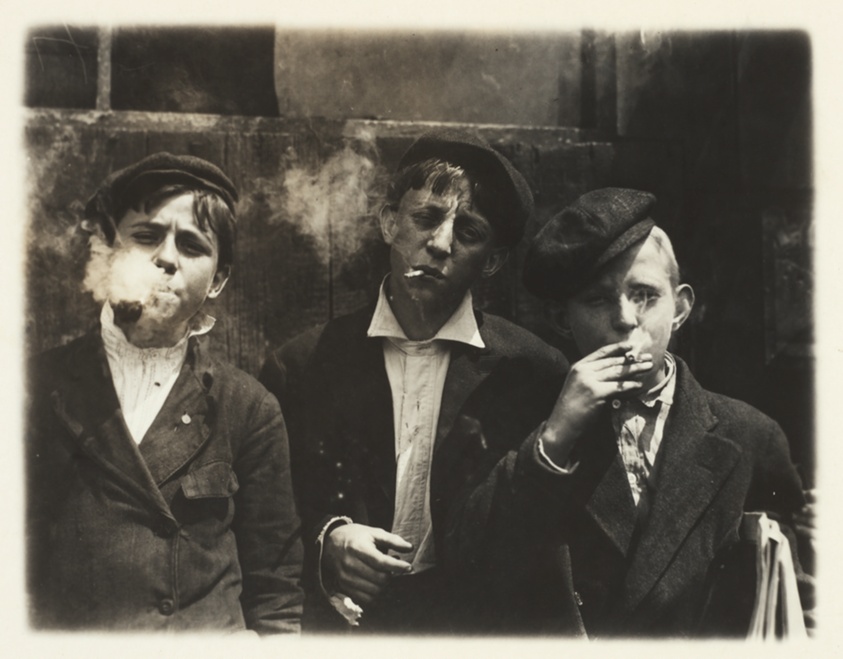 Lewis Wickes Hine — Newsies at Skeeter Branch, St. Louis, Missouri, 11:00 a.m.