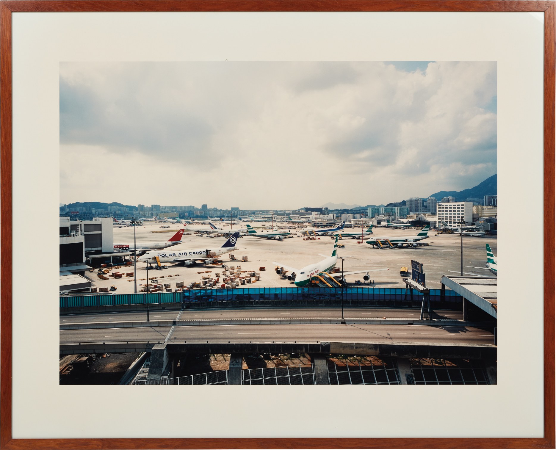 Andreas Gursky — Hong Kong Flughafen (Hong Kong Airport)