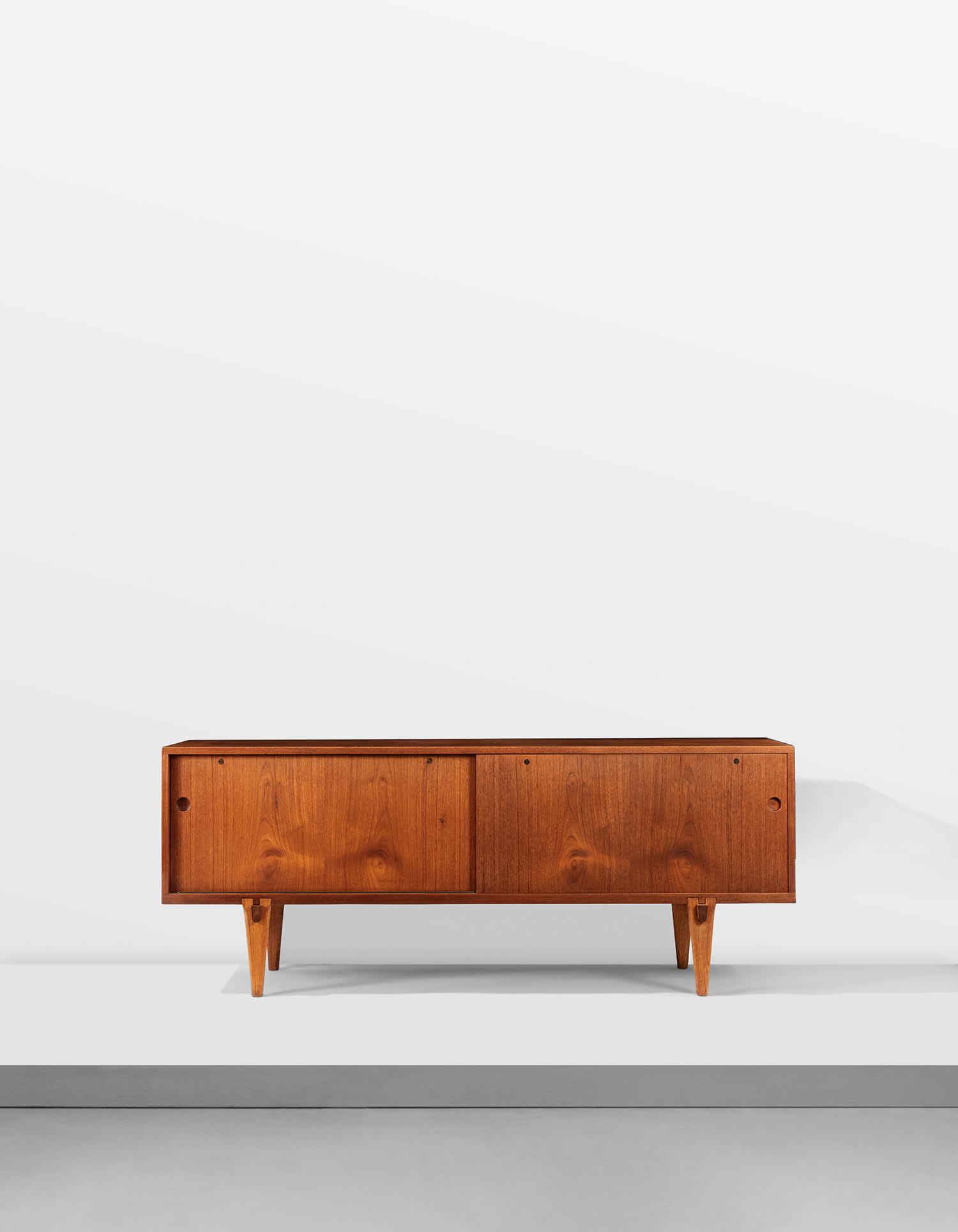 Hans J. Wegner — Sideboard, model no. RY26