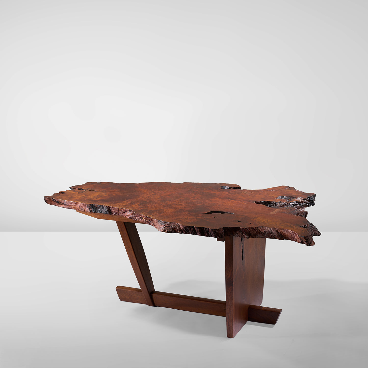 Free-form dining table with 'Holtz' base