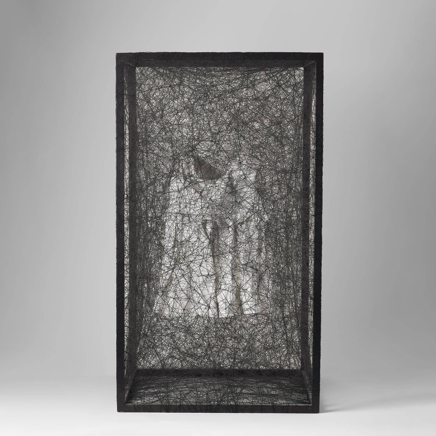 Chiharu Shiota — Trauma / Alltag (Kinderkleid)