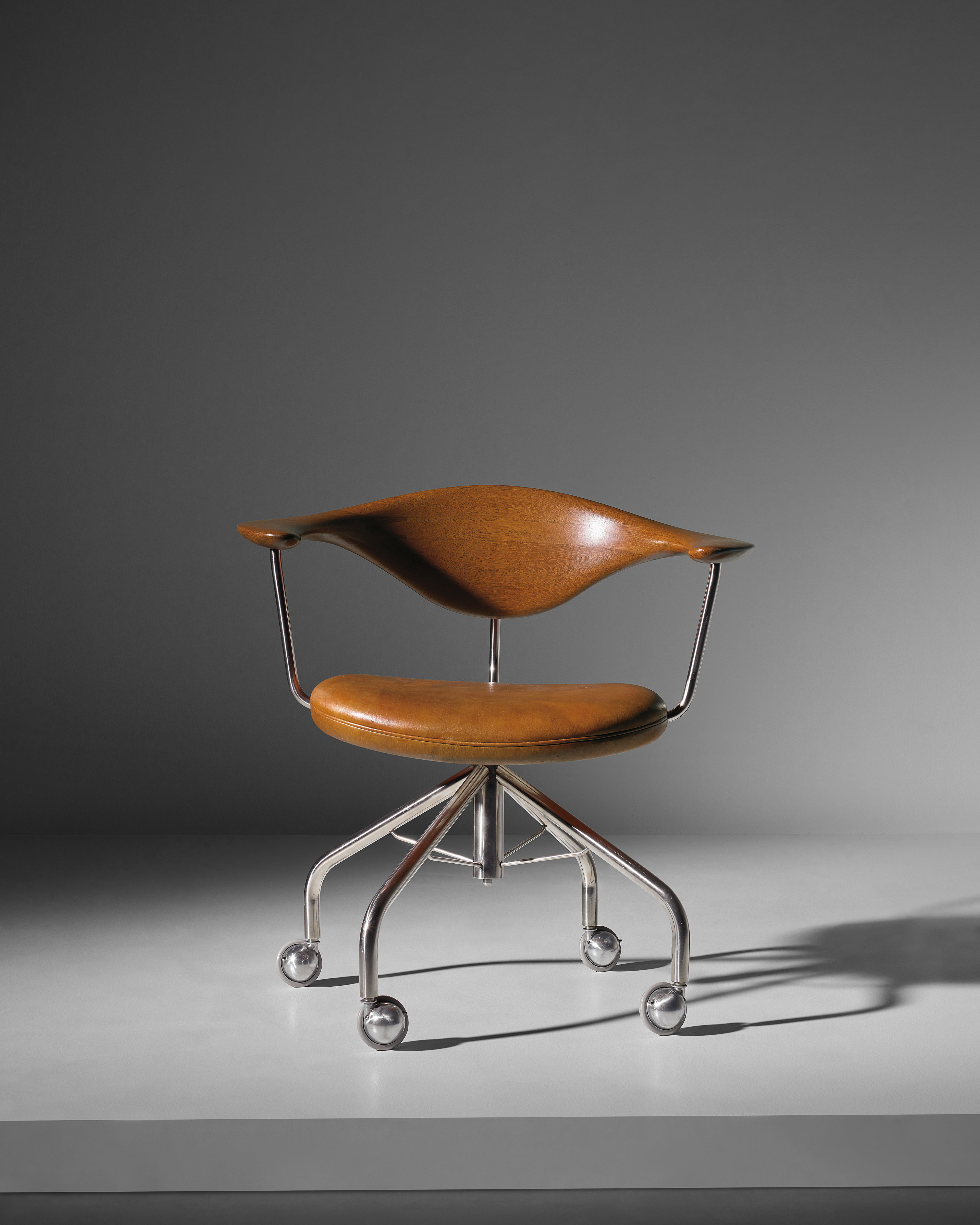 Early swivel armchair, model no. JH502