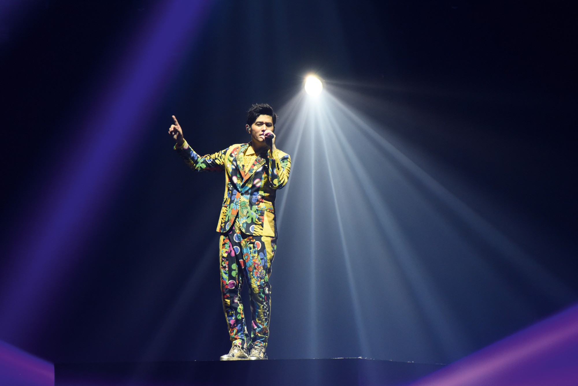 Jeremy Scott (Creative Director of MOSCHINO) — Jay Chou The Invincible 1 World Tour Costumes (2016-2017) (Set of Two) 周杰倫「地表最強1」世界巡迴演唱會舞台服裝（一組兩套）(2016-2017)