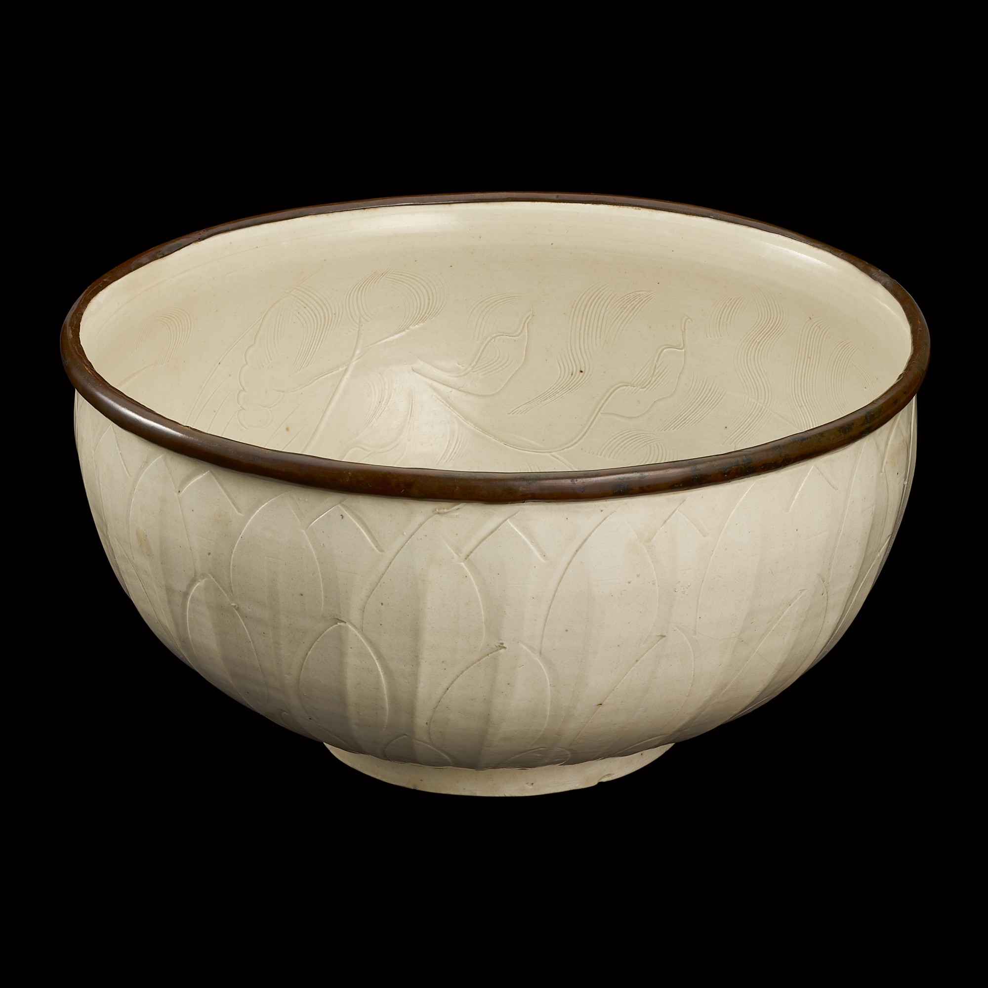 An exceptionally large and rare Dingyao 'fish' basin — 宋至金 定窰白釉魚藻紋大盌