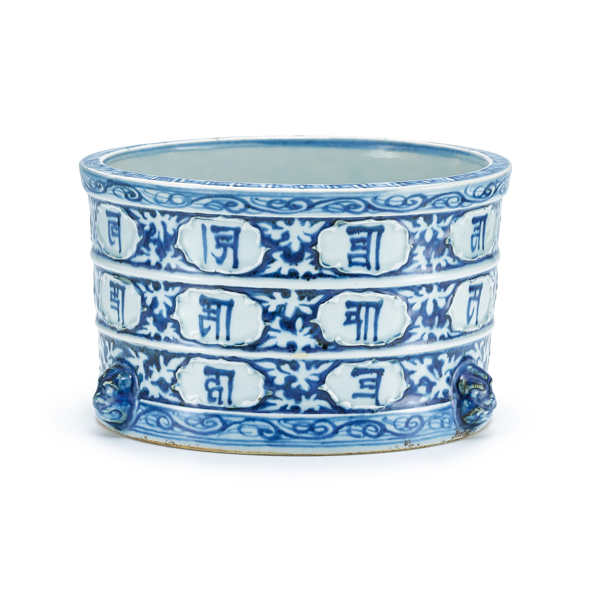 A blue and white incense burner — 明十六世紀 青花梵文鋪首筒式爐