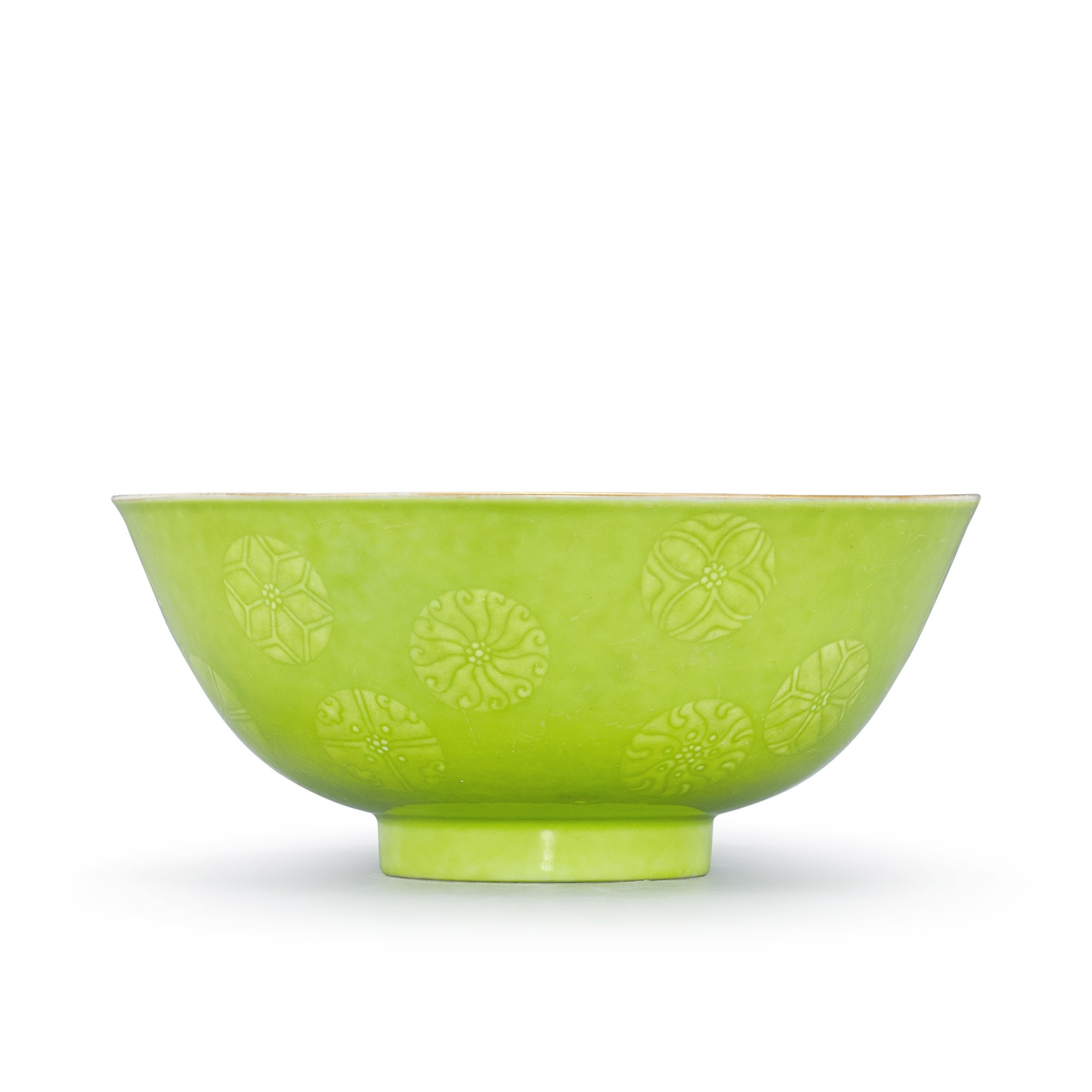 Unknown — 清道光 內青花外綠釉皮球花紋盌 《大清道光年製》款