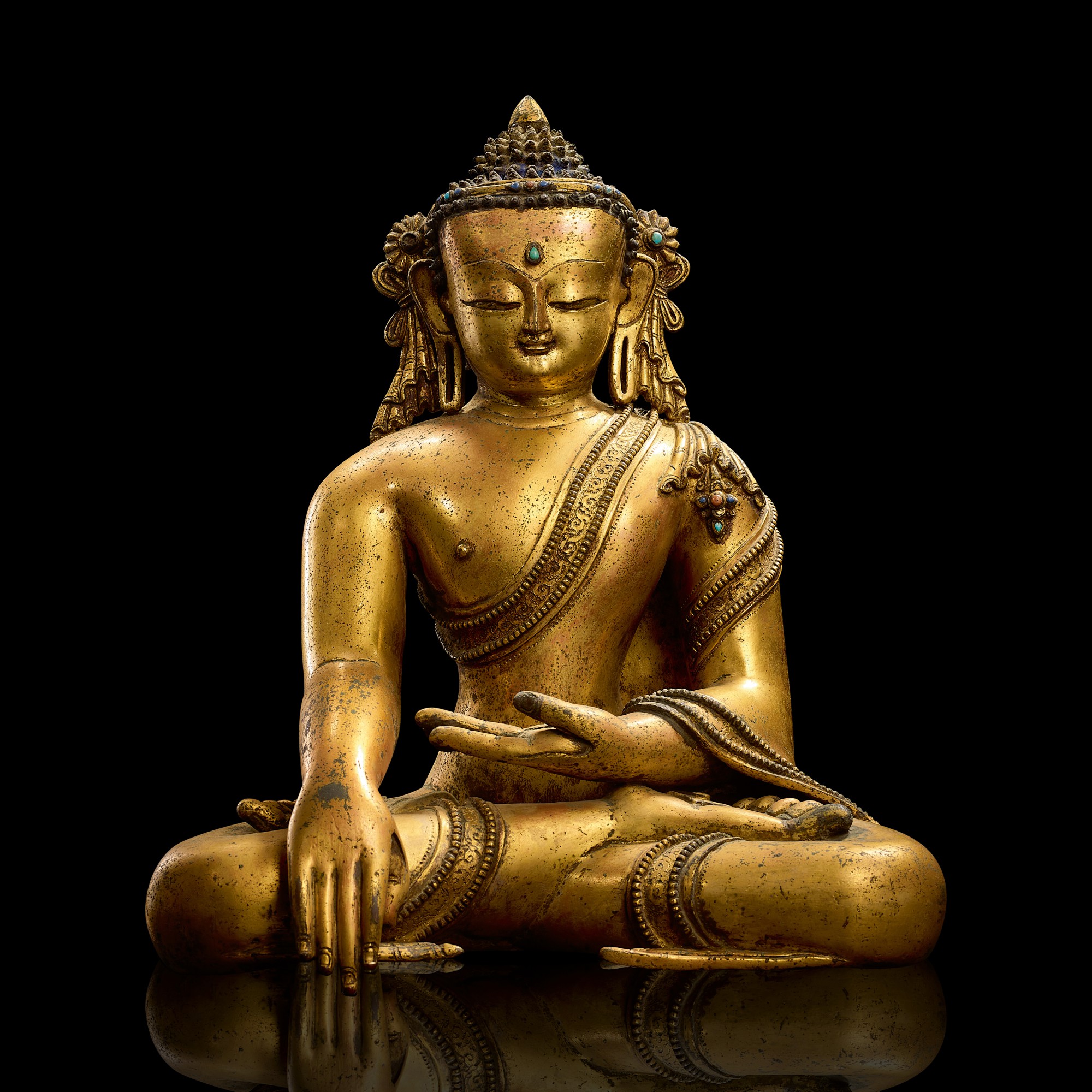 A magnificent gilt-copper alloy figure of Shakyamuni Buddha — 十三至十四世紀 尼泊爾或西藏鎏金銅釋迦牟尼佛坐像