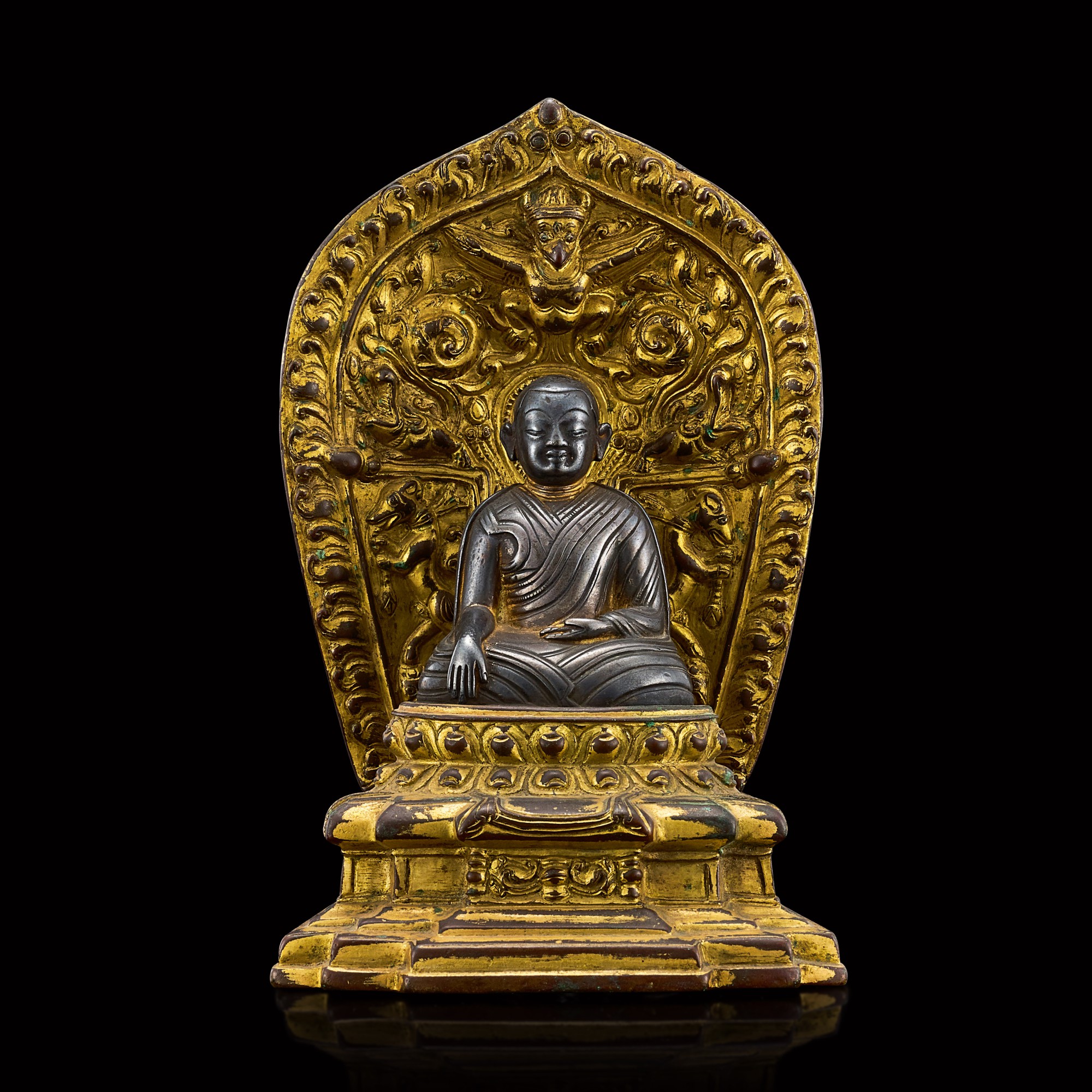 Unknown — 十三至十四世紀初 西藏銀喇嘛坐像連鎏金銅原座