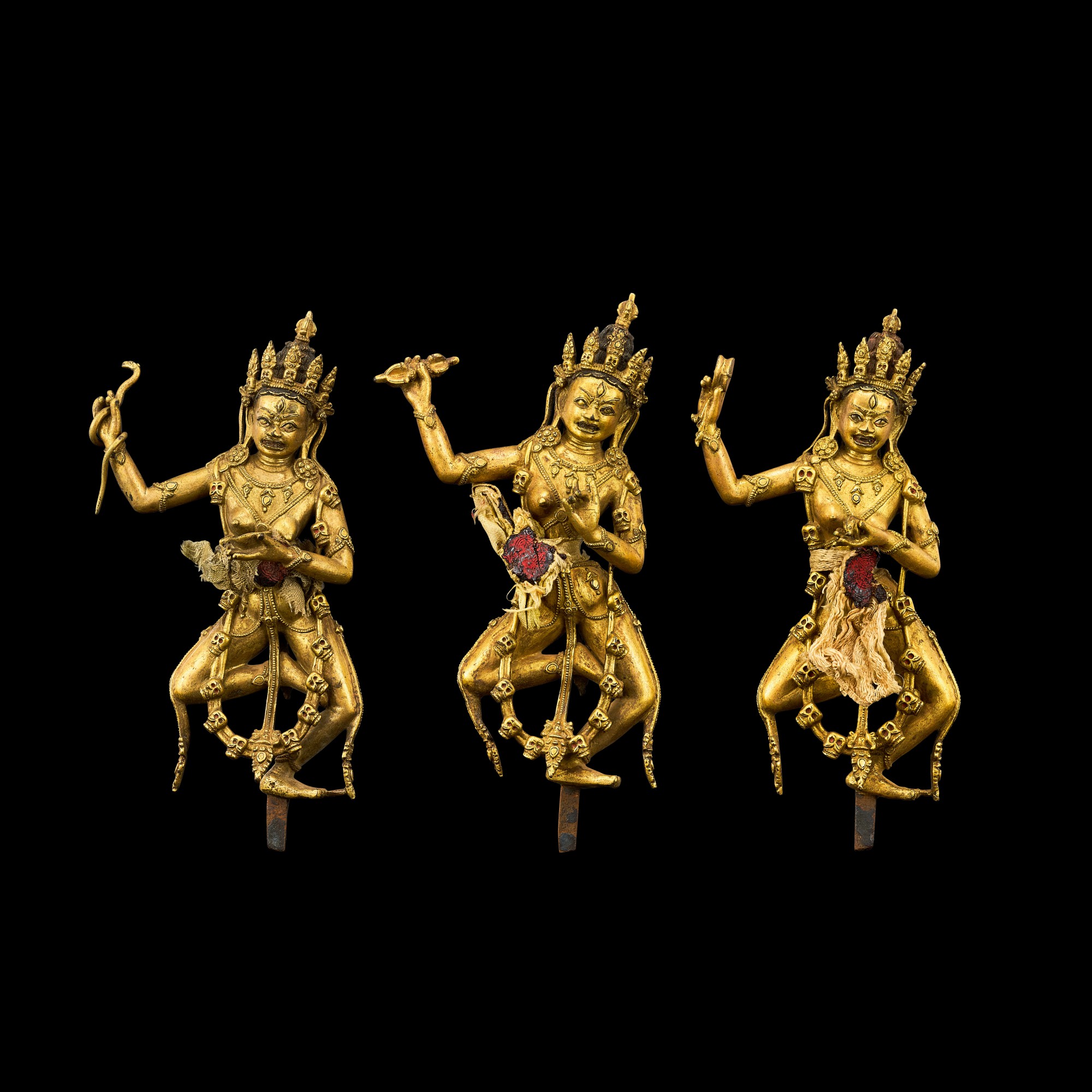 Unknown — 十六世紀 西藏鎏金銅瑜伽母像三尊