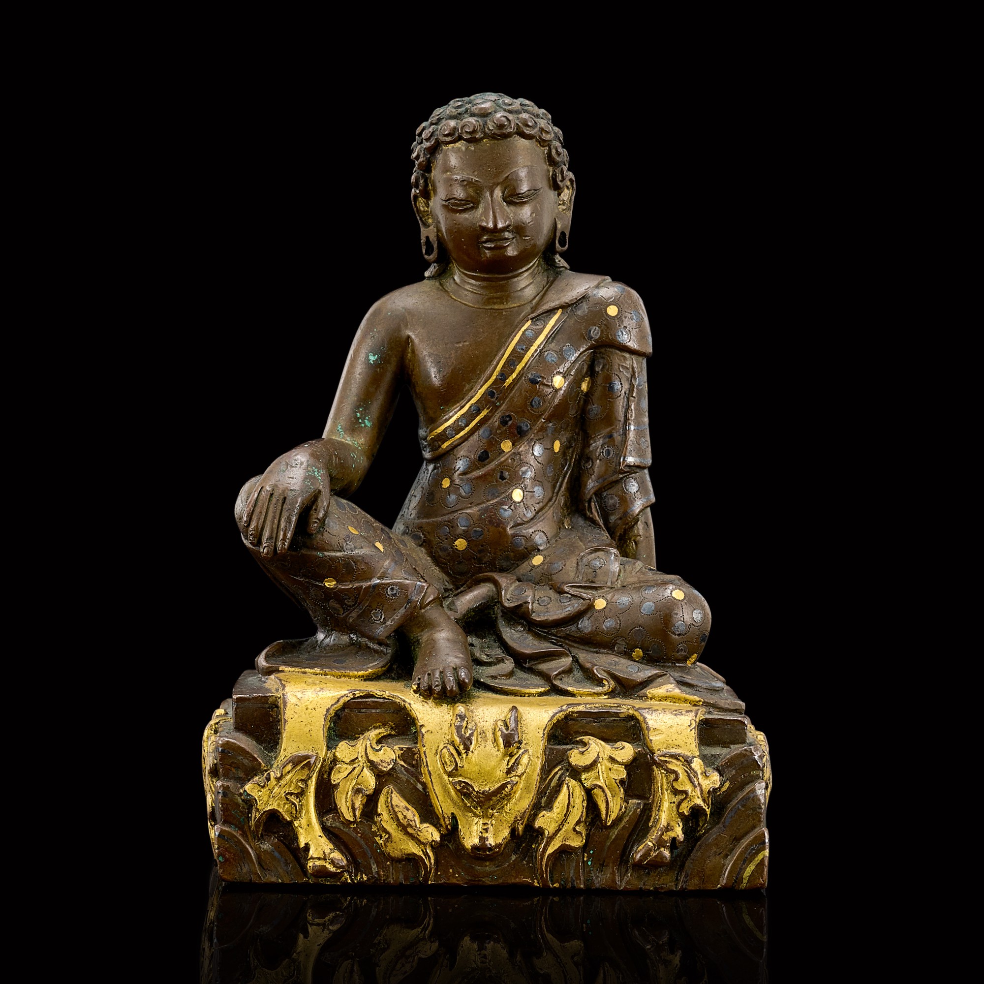 A gold and silver-inlaid parcel-gilt copper alloy figure of Milarepa — 十八至十九世紀 西藏局部鎏金銅錯金銀密勒日巴坐像