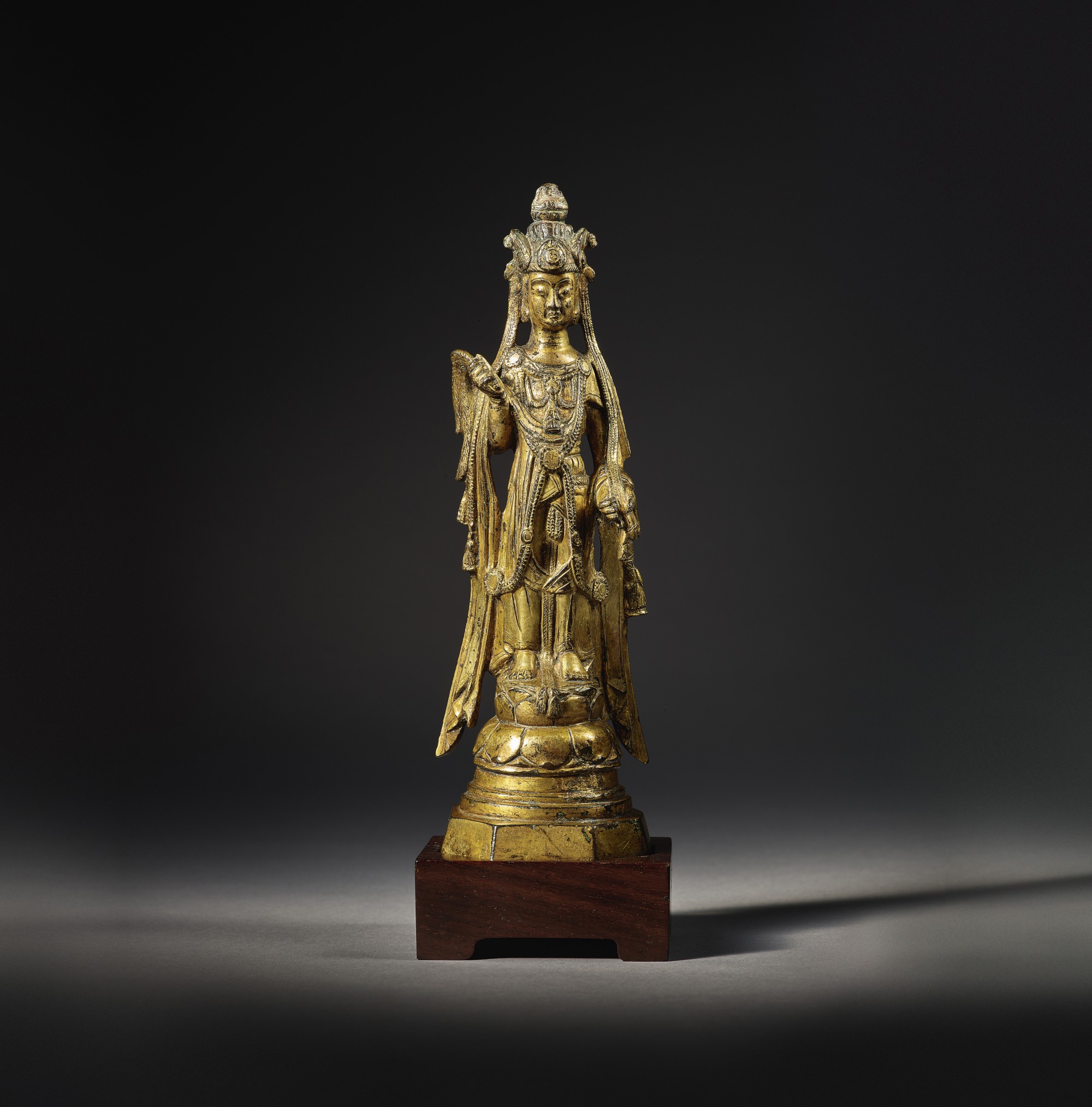 A magnificent finely cast gilt-bronze figure of Avalokiteshvara — 隋 鎏金銅觀世音菩薩立像