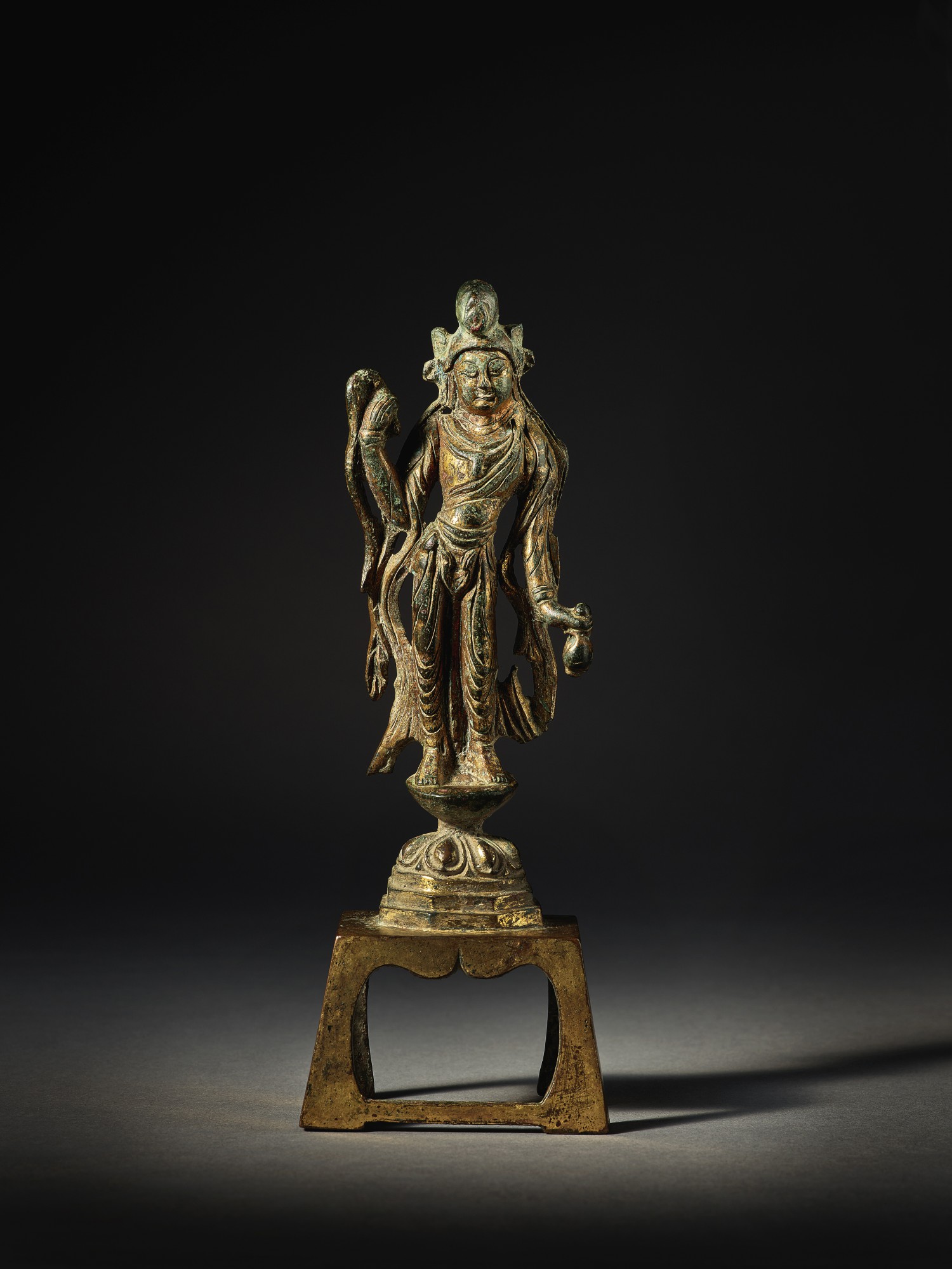 A gilt-bronze figure of Avalokiteshvara — 唐 鎏金銅觀世音菩薩立像