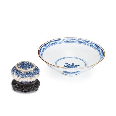 A blue and white 'lion' conical bowl and a crackle-glazed underglaze-blue jar and cover, Qing dynasty   清 青花佛獅花卉紋斗笠盌 及 仿哥釉青花蓮紋蓋罐一組兩件  《大明嘉靖年製》仿款