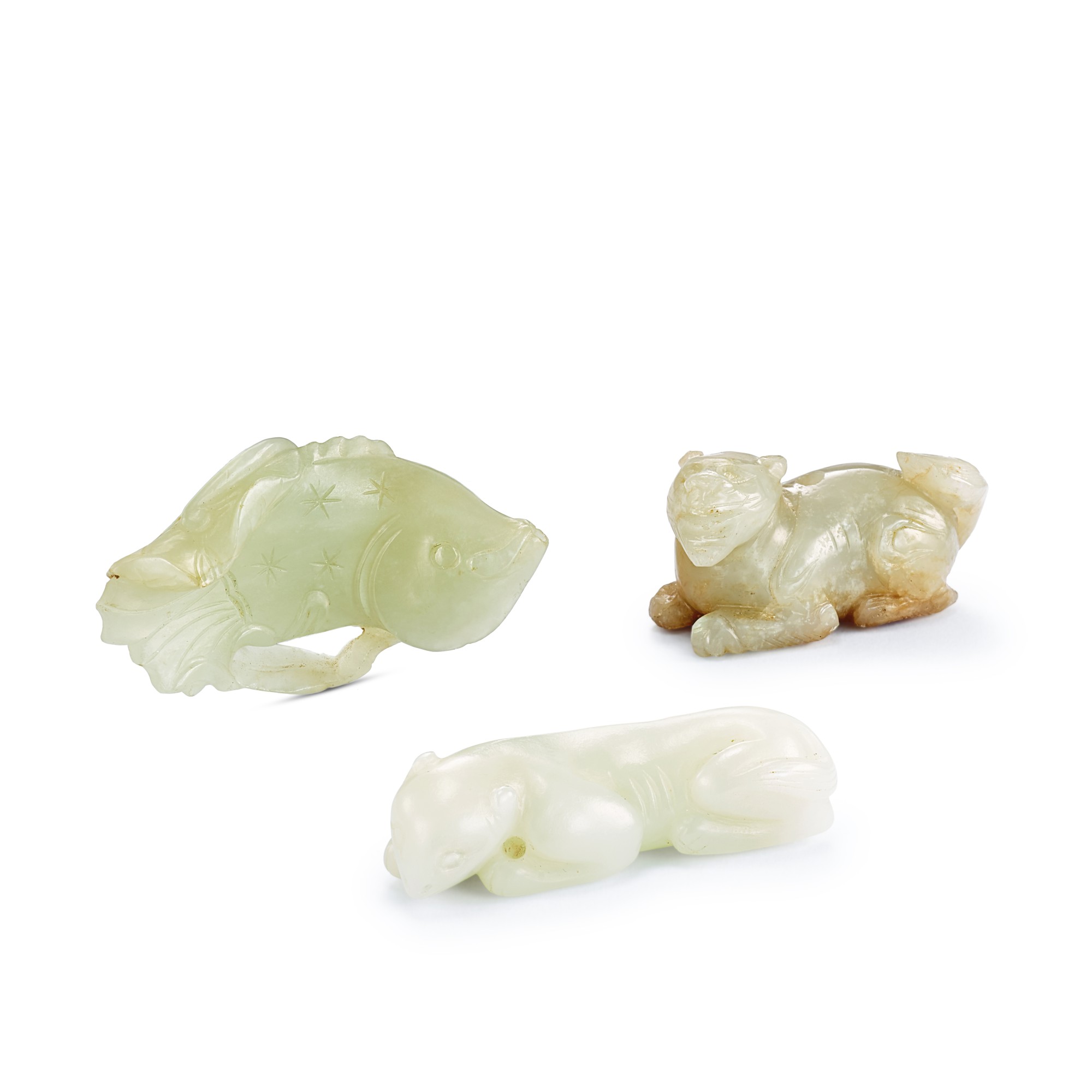 Three jade animal carvings, Yuan - Qing dynasty — Three jade animal carvings, Yuan - Qing dynasty 元至明 青白玉瑞獸、清 白玉臥獾 及 青白玉年年有餘一組三件