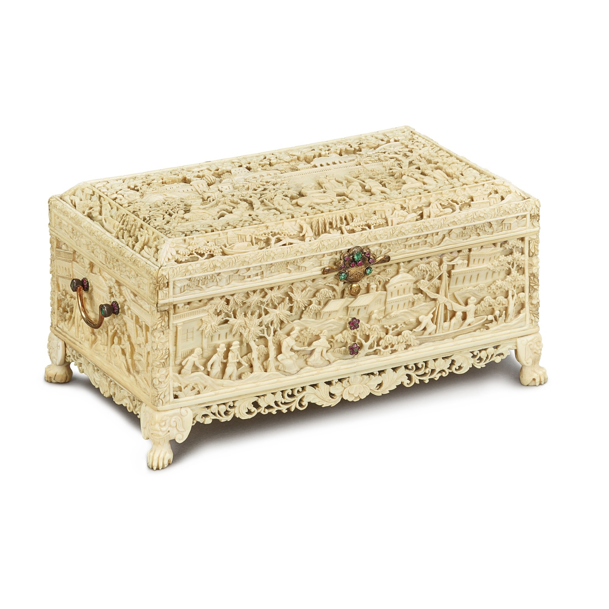 A carved ivory European-subject jewellery casket, — A carved ivory European-subject jewellery casket, Early 19th century 十九世紀初 牙雕西洋人物首飾盒