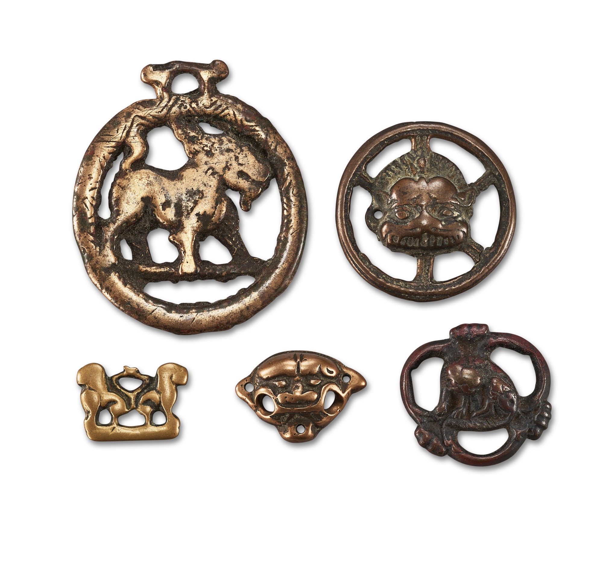 A group of 5 copper-alloy 'animal' thogchags and buckles, — A group of 5 copper-alloy 'animal' thogchags and buckles, Tibet, 8th - 15th century 八至十五世紀 西藏 各式獸紋天鐵及扣一組五件