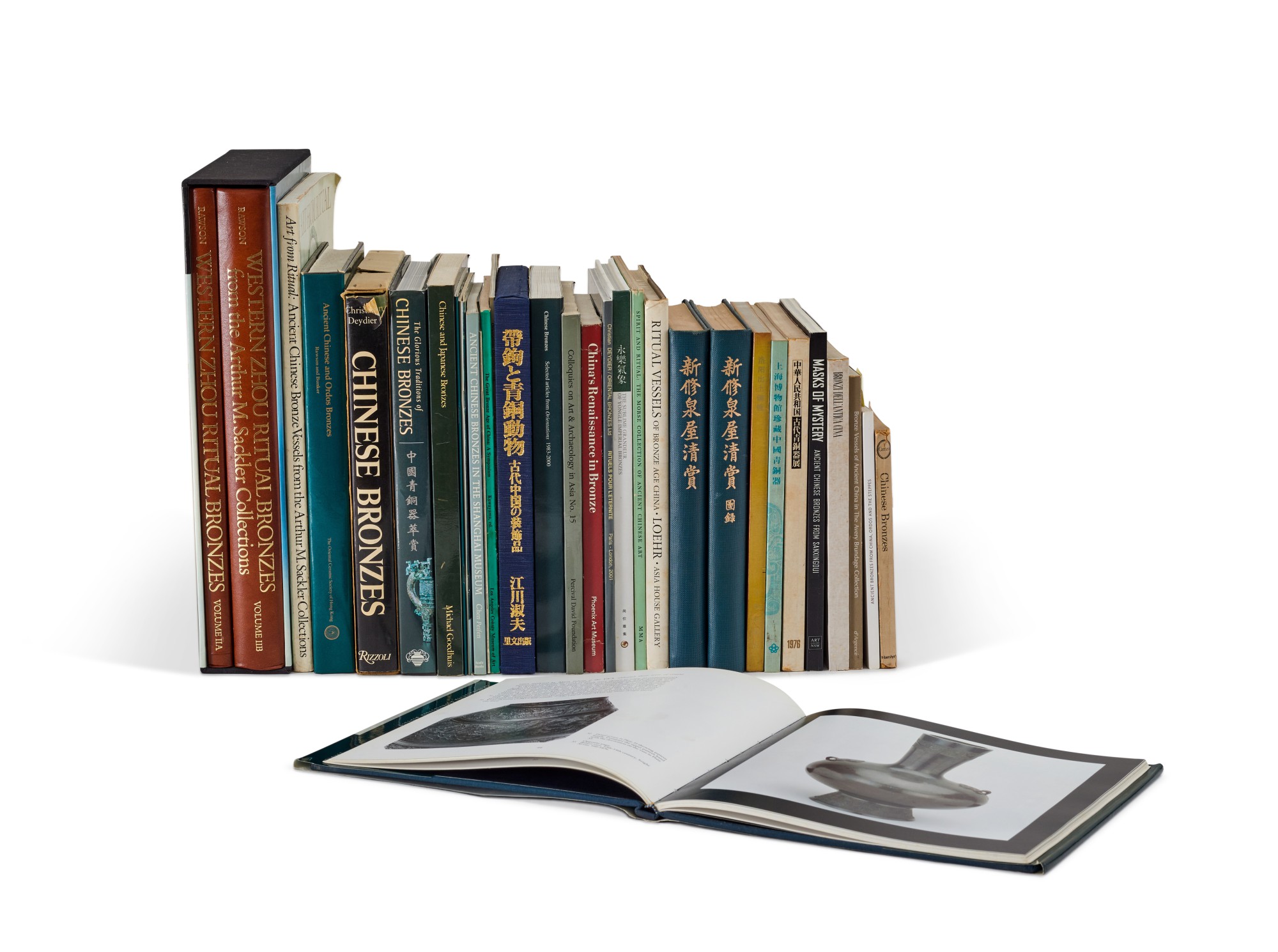 Unknown — A collection of 28 reference books on Chinese bronzes 中國銅器參考書籍一組28本