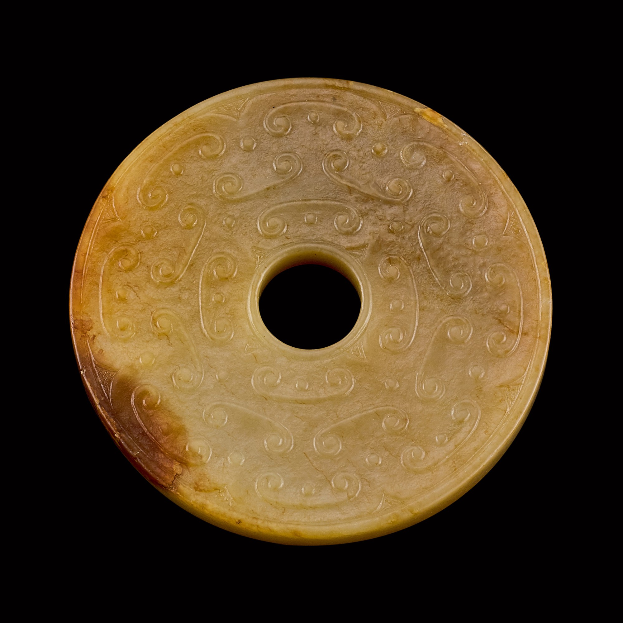 A yellow and russet jade archaistic bi disc — 宋至明 黃玉仿古璧