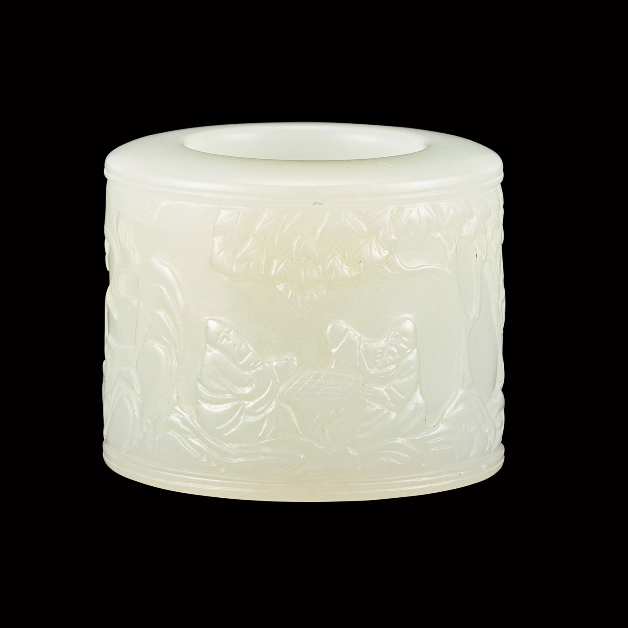 An inscribed white jade 'chess playing' thumb ring — 清 白玉秋山對弈圖扳指