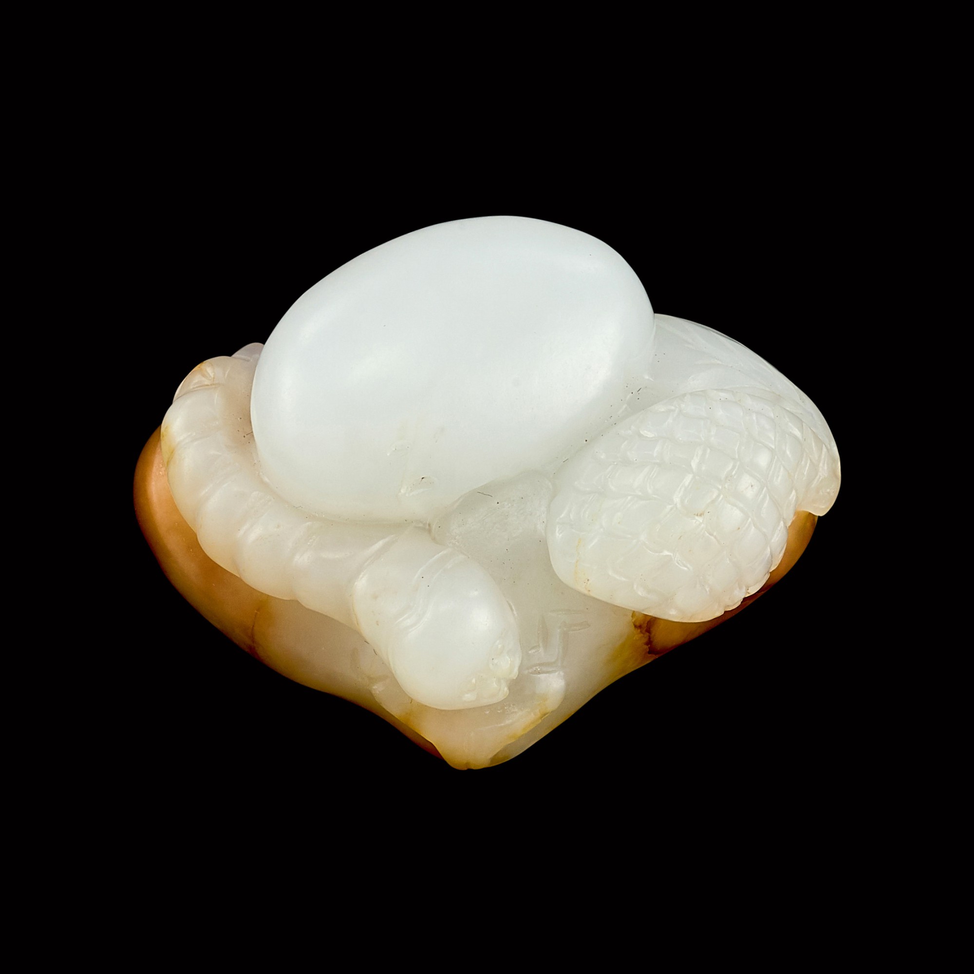 A white jade 'silkworm' lifecycle — 清十八世紀 白玉蠶