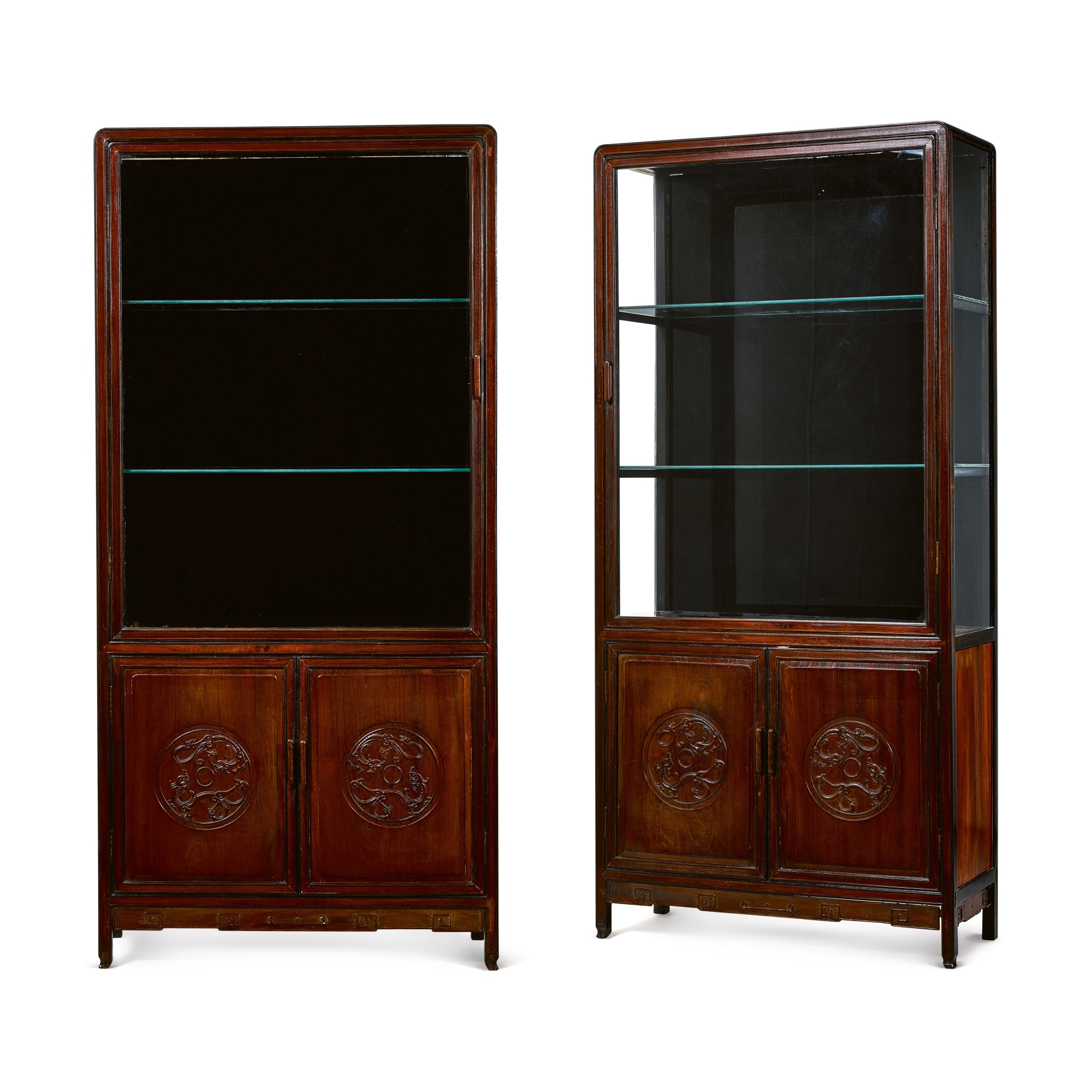 A pair of rosewood display cabinets, — A pair of rosewood display cabinets, Republican period 民國 酸枝亮格櫃一對