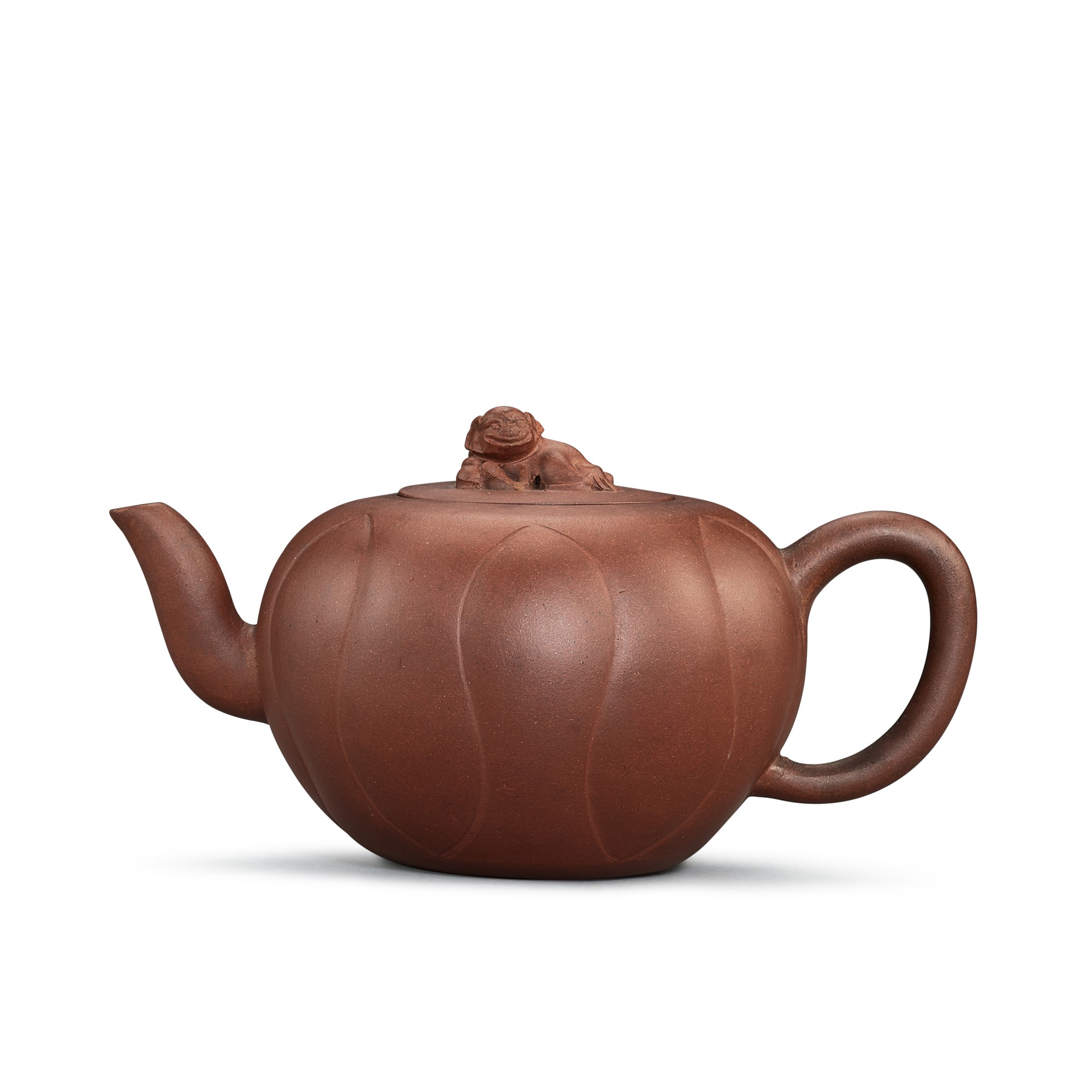 A Yixing 'lotus and lion' teapot and cover, — A Yixing 'lotus and lion' teapot and cover, 20th century 二十世紀 宜興紫砂蓮瓣獸鈕蓋壼