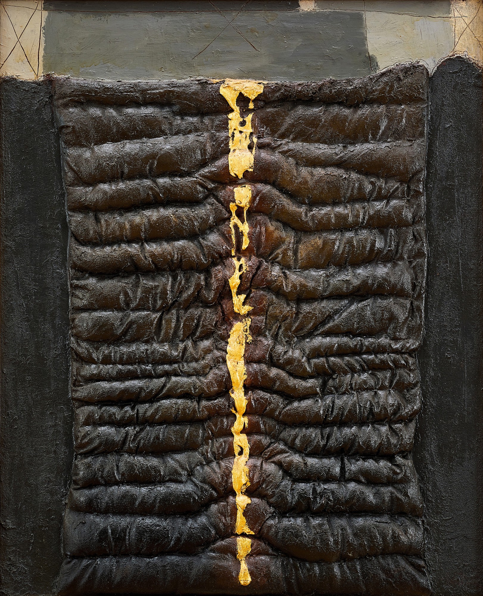 Lelehan Emas Pada Bidang Keriput 山脊上的熔金