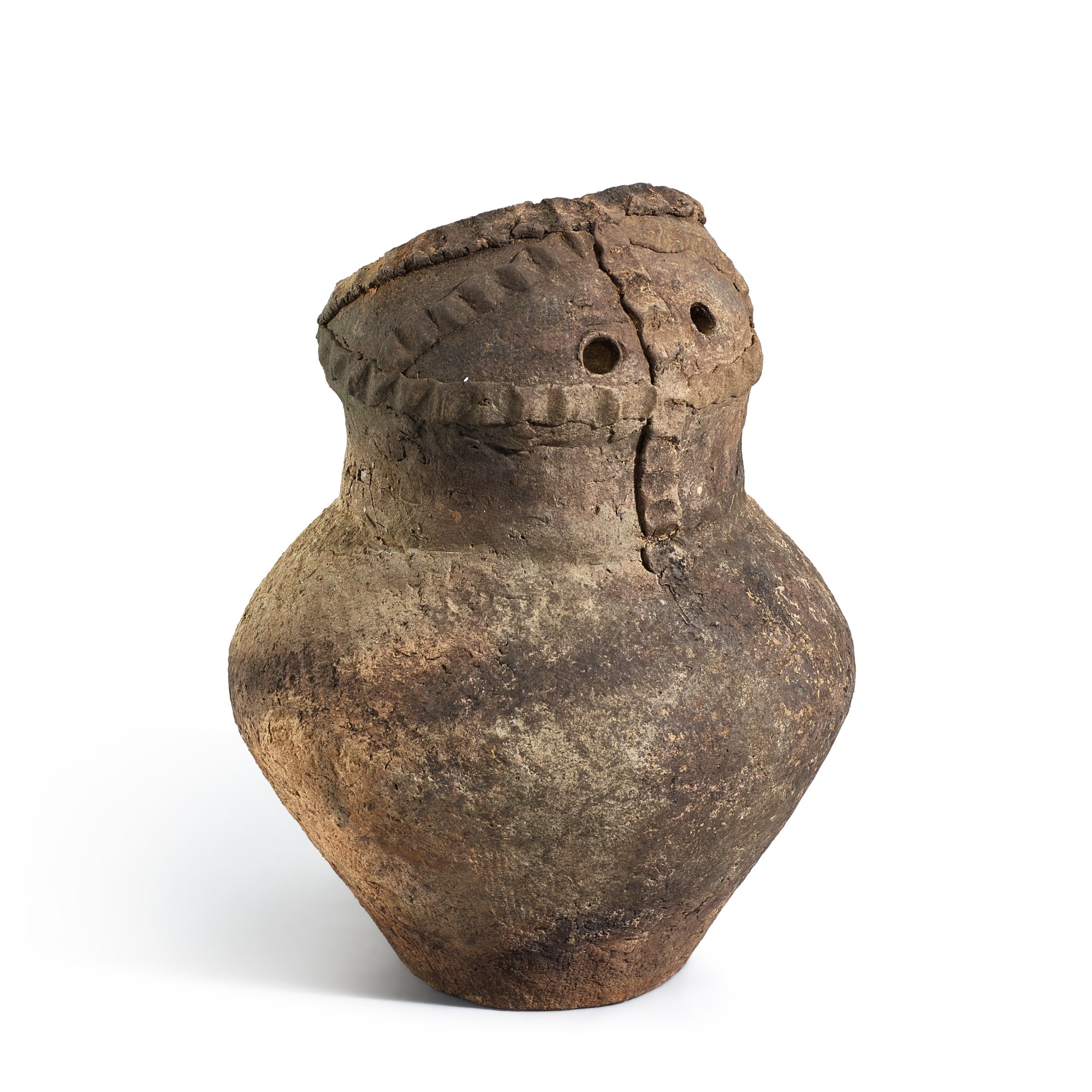 A black pottery owl-form ewer — A black pottery owl-form ewer Qijia culture, c. 2050-1700 B.C. 齊家文化 黑陶鴟鴞形執壺