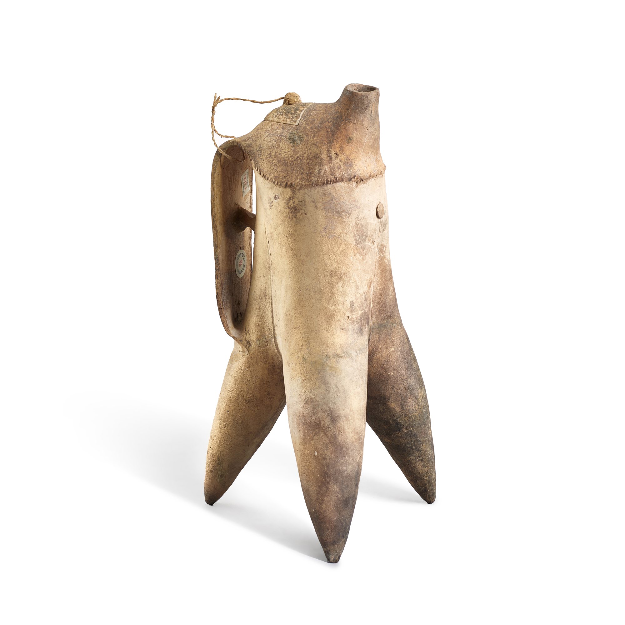 A white pottery tripod ewer — A white pottery tripod ewer Early Bronze Age, Xia dynasty, 2nd millennium B.C. 青銅時代初 白陶盉