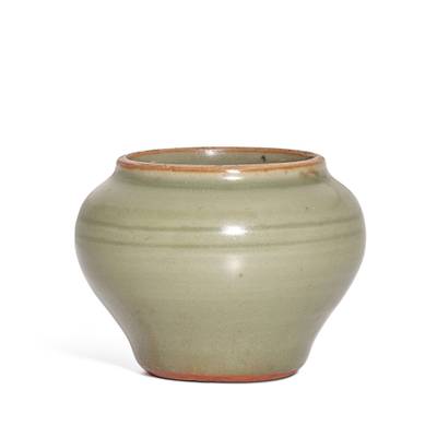 A Longquan celadon jarlet, Ming dynasty 明 龍泉青釉弦紋小罐