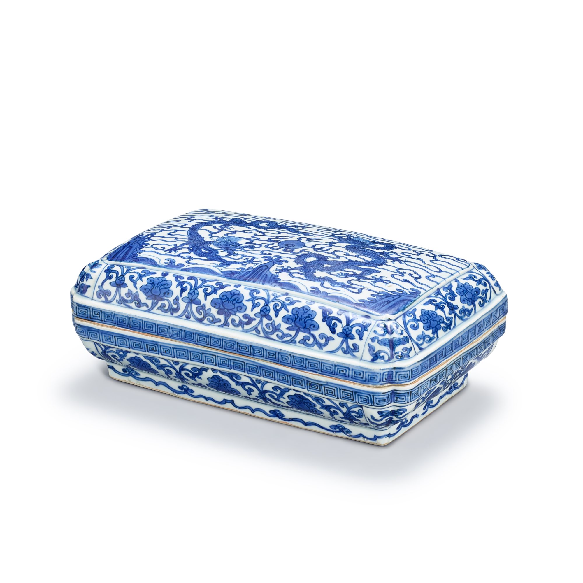 A blue and white 'dragon' box and cover, — A blue and white 'dragon' box and cover, Mark and period of Wanli 明萬曆 青花雙龍戲珠紋倭角長方蓋盒 《大明萬曆年製》款