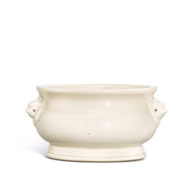 A Dehua lion-handled incense burner, 17th century 十七世紀 德化白釉獅耳簋式爐