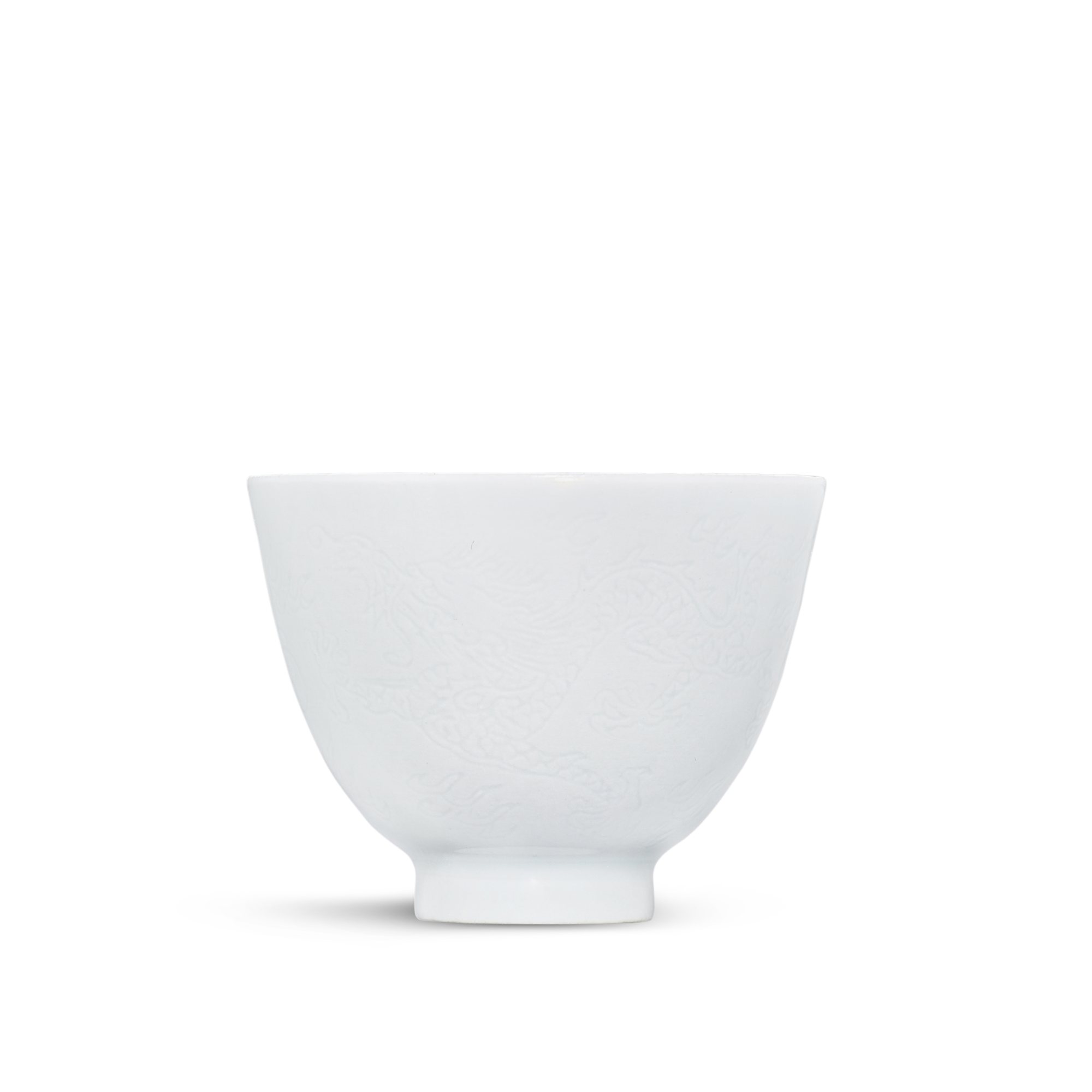 Unknown — A small anhua-decorated white-glazed 'dragon' cup, Mark and period of Yongzheng 清雍正 白釉暗花雙龍趕珠紋小盃 《大清雍正年製》款