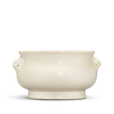 A Dehua lion-handled incense burner, 17th - 18th century 十七至十八世紀 德化白釉獅耳簋式爐