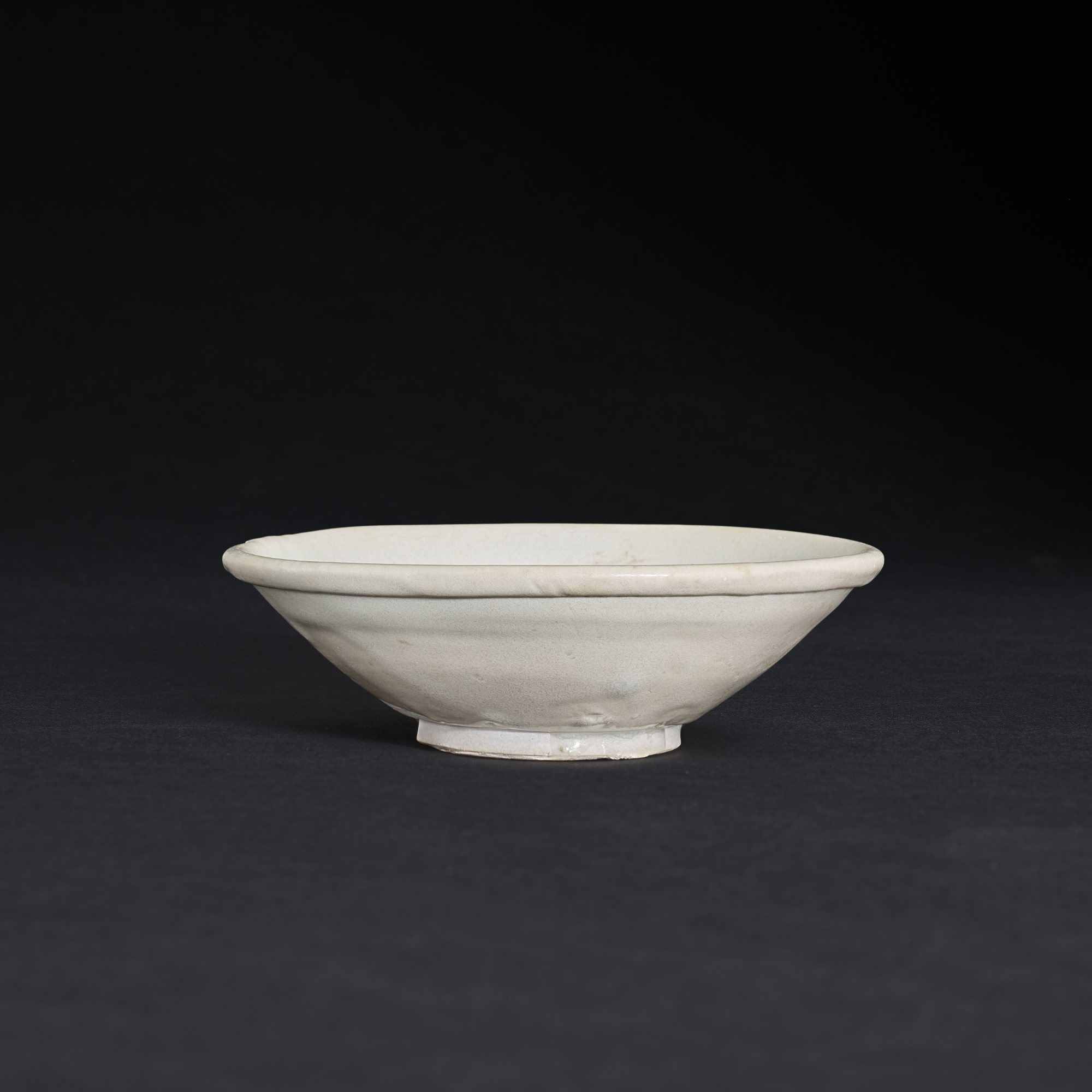 A Xing white-glazed bowl, Tang dynasty 唐 邢窰白釉璧足茶盌