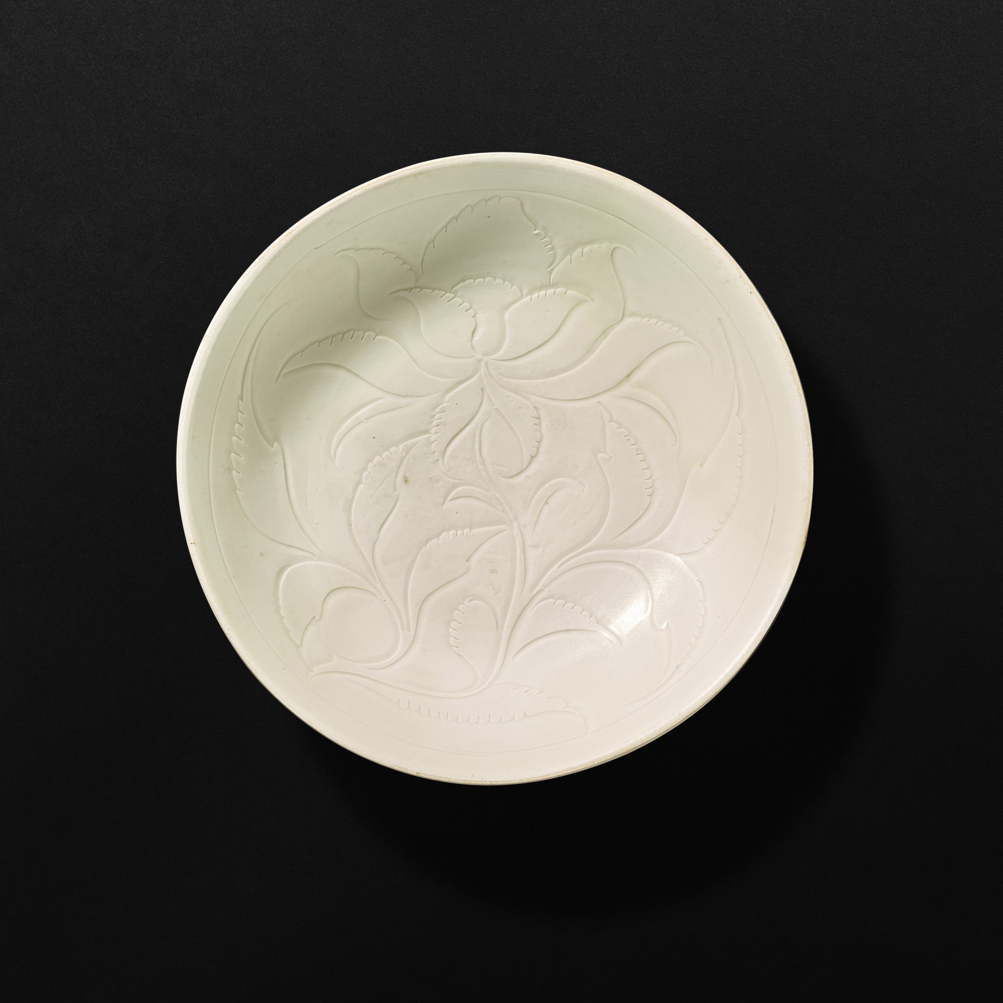 An incised Dingyao ‘peony’ dish, — An incised Dingyao ‘peony’ dish, Northern Song dynasty 北宋 定窰白釉刻花牡丹紋盤