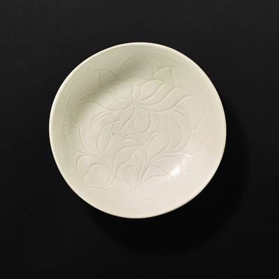 An incised Dingyao ‘peony’ dish,