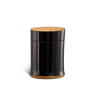 Ikeda Iwao (b. 1940), A black lacquered gold-painted bamboo tea caddy, chaki 池田巌 （1940年生） 黑漆金彩竹茶罐