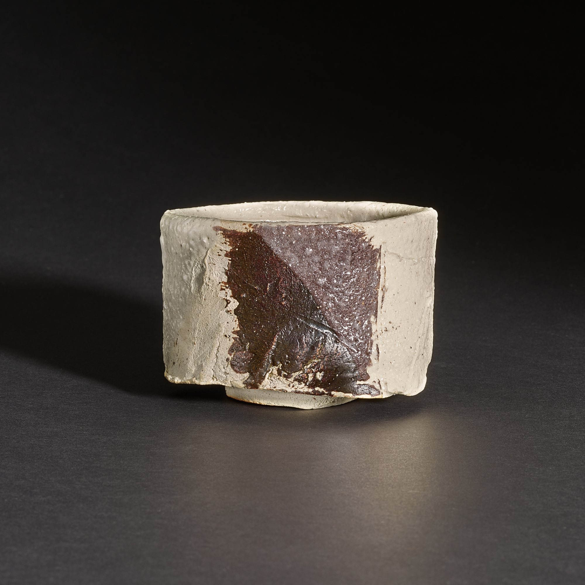 Koie Ryoji — Koie Ryoji (1938-2020) A shino teabowl with underglazed iron-red slip 鯉江良二（1938 - 2020年） 鐵繪志野茶盌