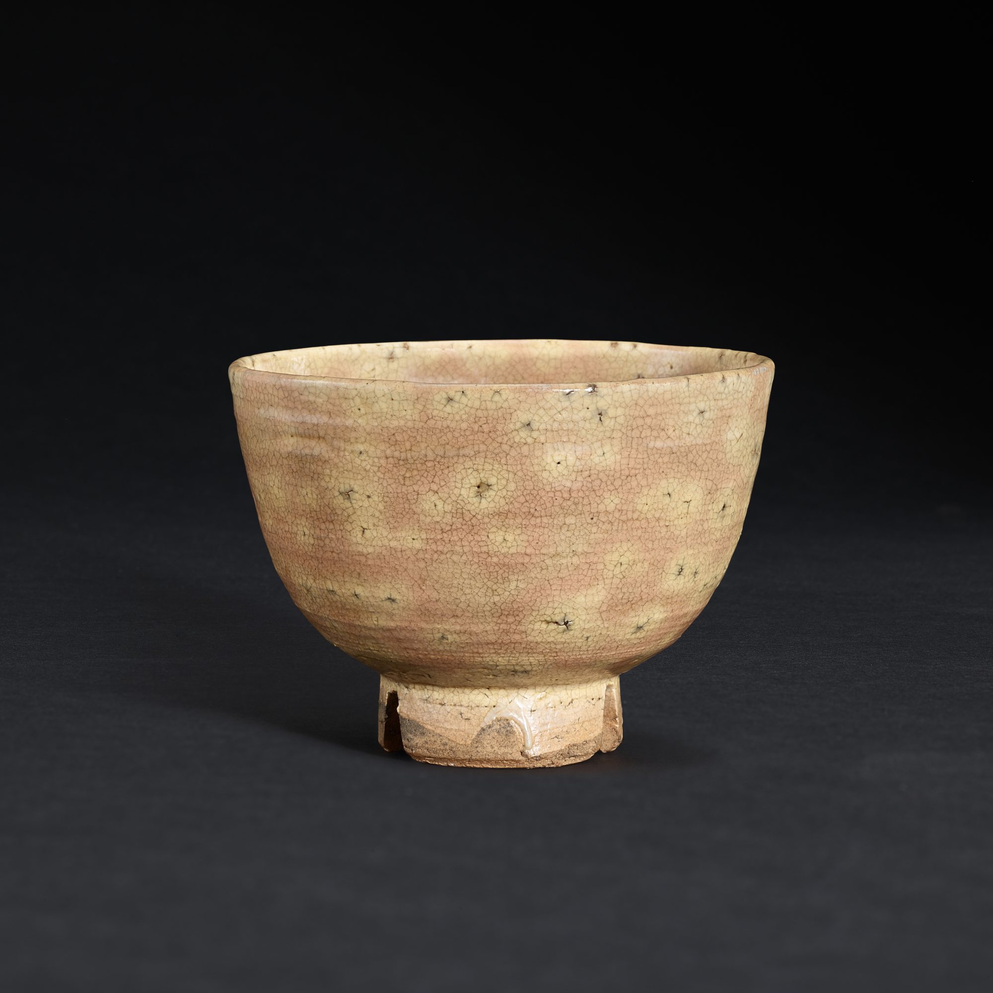 A Korean 'wabi-sabi' style teabowl, — A Korean 'wabi-sabi' style teabowl, Joseon dynasty 朝鮮王朝 高麗侘寂風格茶盌