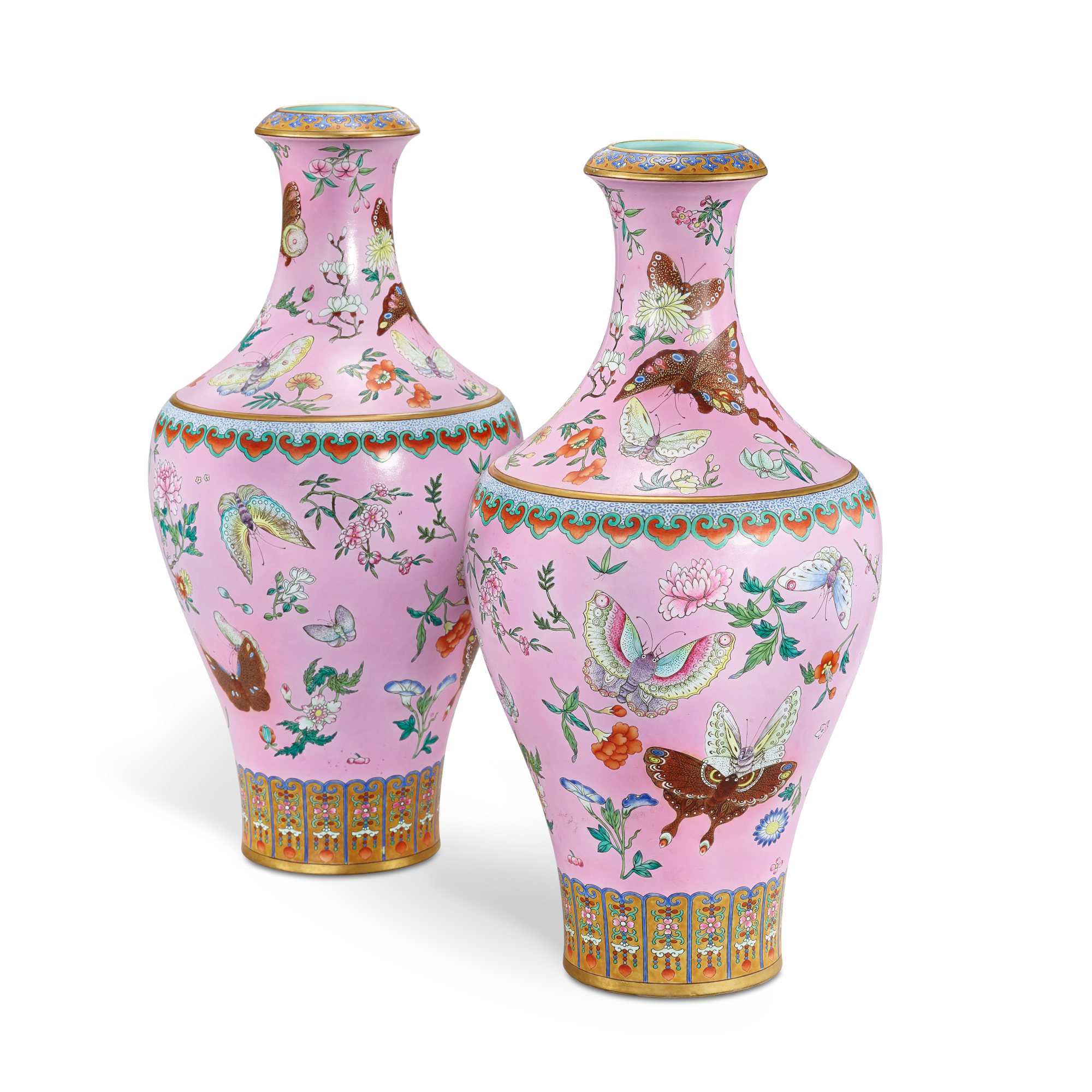 A magnificent pair of yangcai 'butterfly' vases, — 清乾隆 洋彩粉地蝴蝶瓶一對 《大清乾隆年製》款