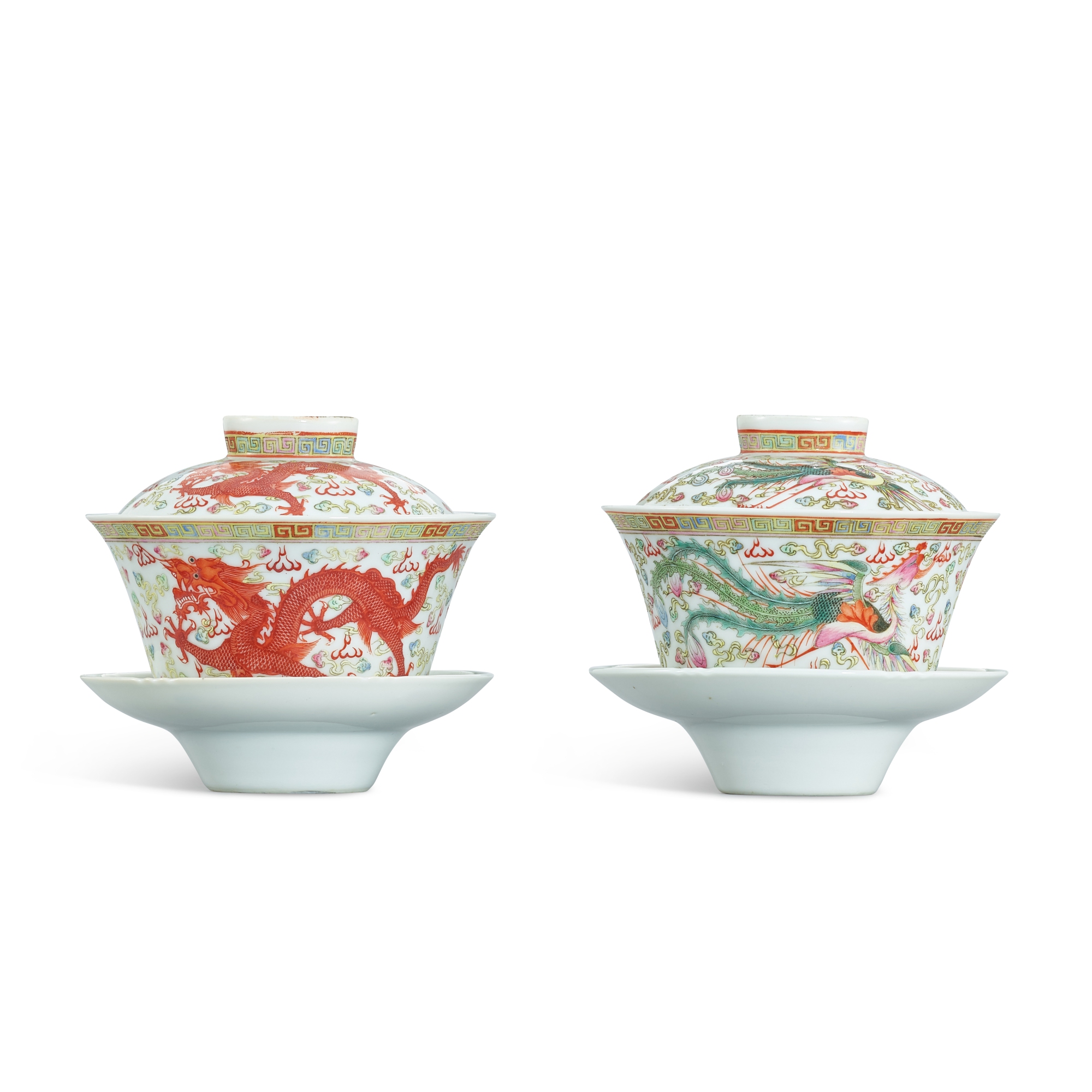Unknown — A pair of famille-rose 'dragon and phoenix' teabowls and covers, Republican period, Jiujiang Ronghua zhenpin marks 民國 粉彩龍鳳呈祥紋蓋鍾一對 《九江榮華珍品》款