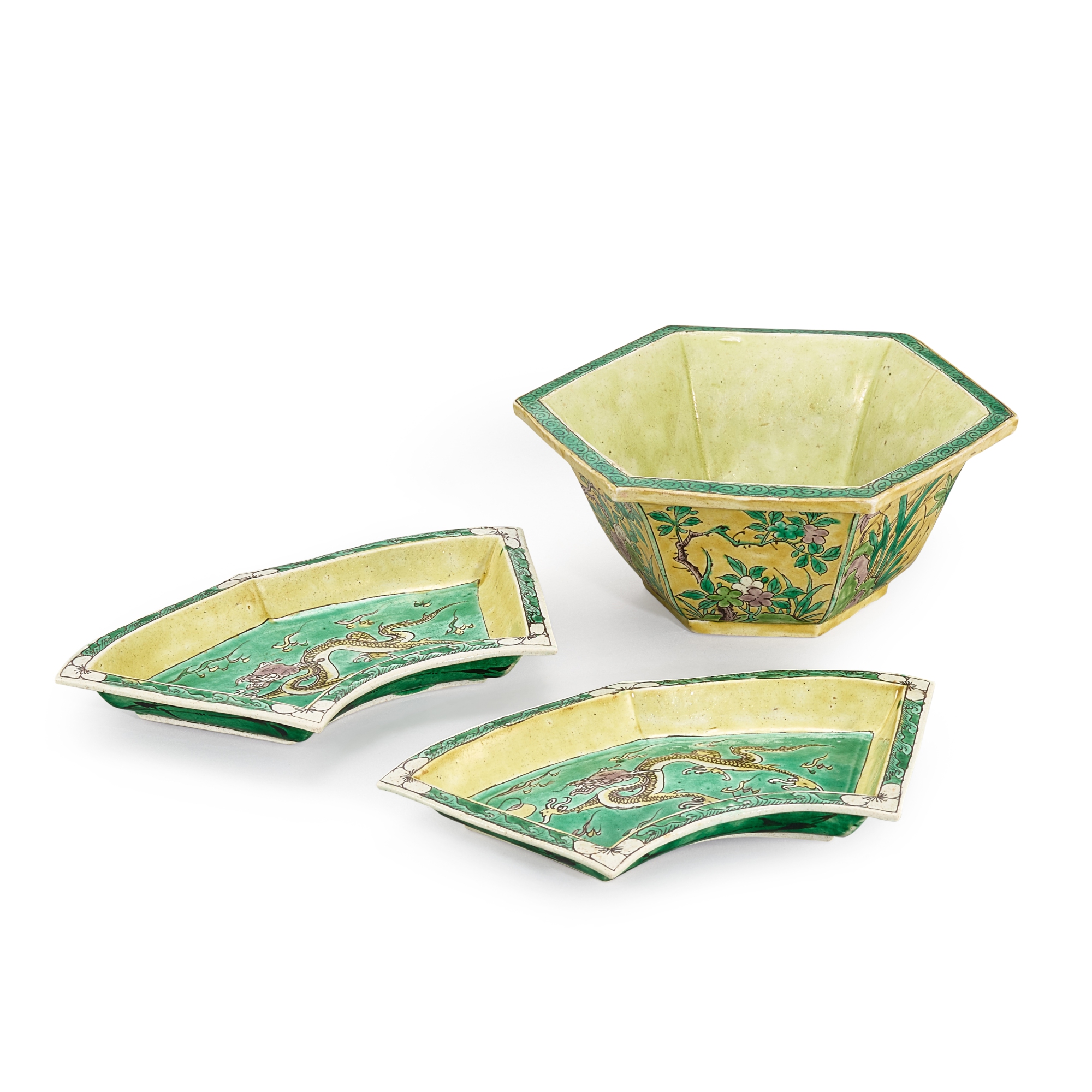 A group of yellow-ground sancai bowl and dishes, — A group of yellow-ground sancai bowl and dishes, Qing dynasty, Kangxi period 清康熙 黃地素三彩六方盌及攢盤一組三件